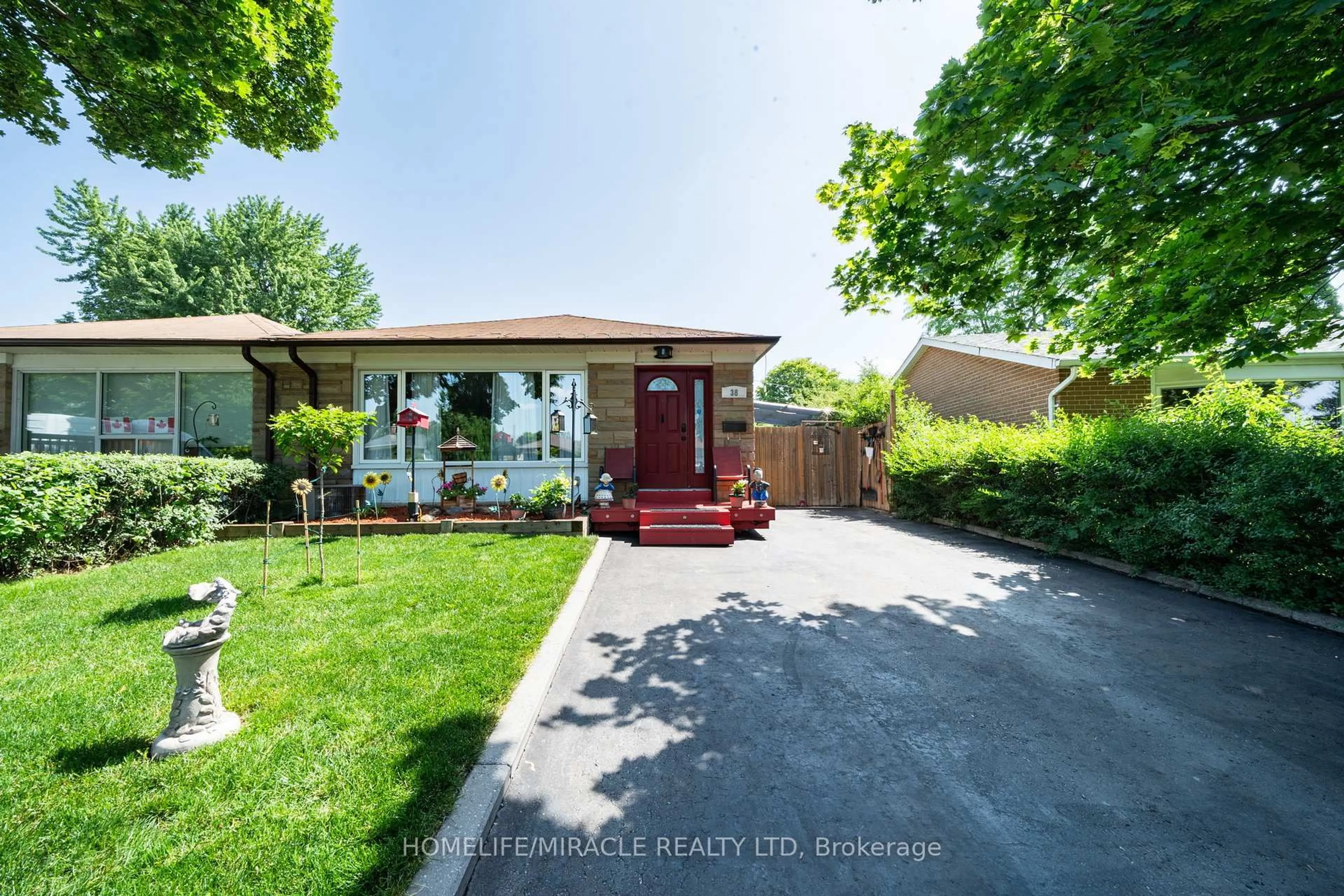 A pic from outside/outdoor area/front of a property/back of a property/a pic from drone, street for 38 Ascot Ave, Brampton Ontario L6T 2P6