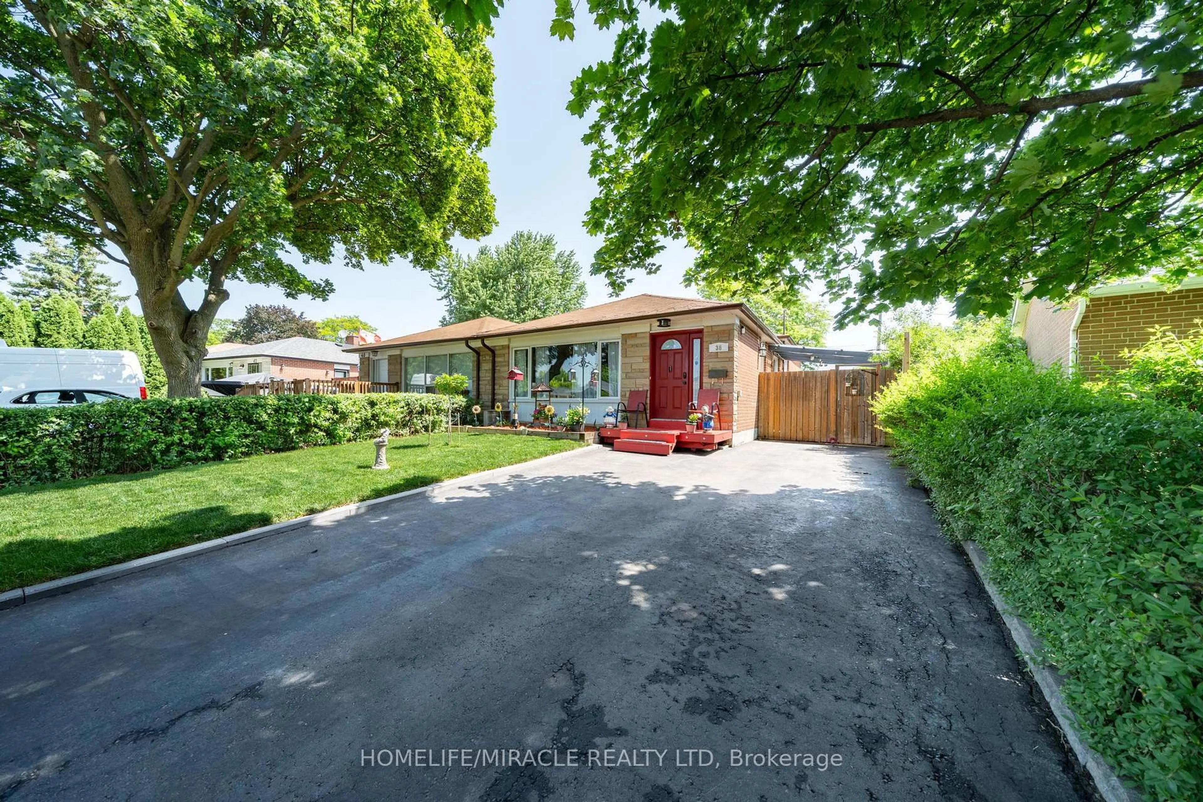 A pic from outside/outdoor area/front of a property/back of a property/a pic from drone, street for 38 Ascot Ave, Brampton Ontario L6T 2P6