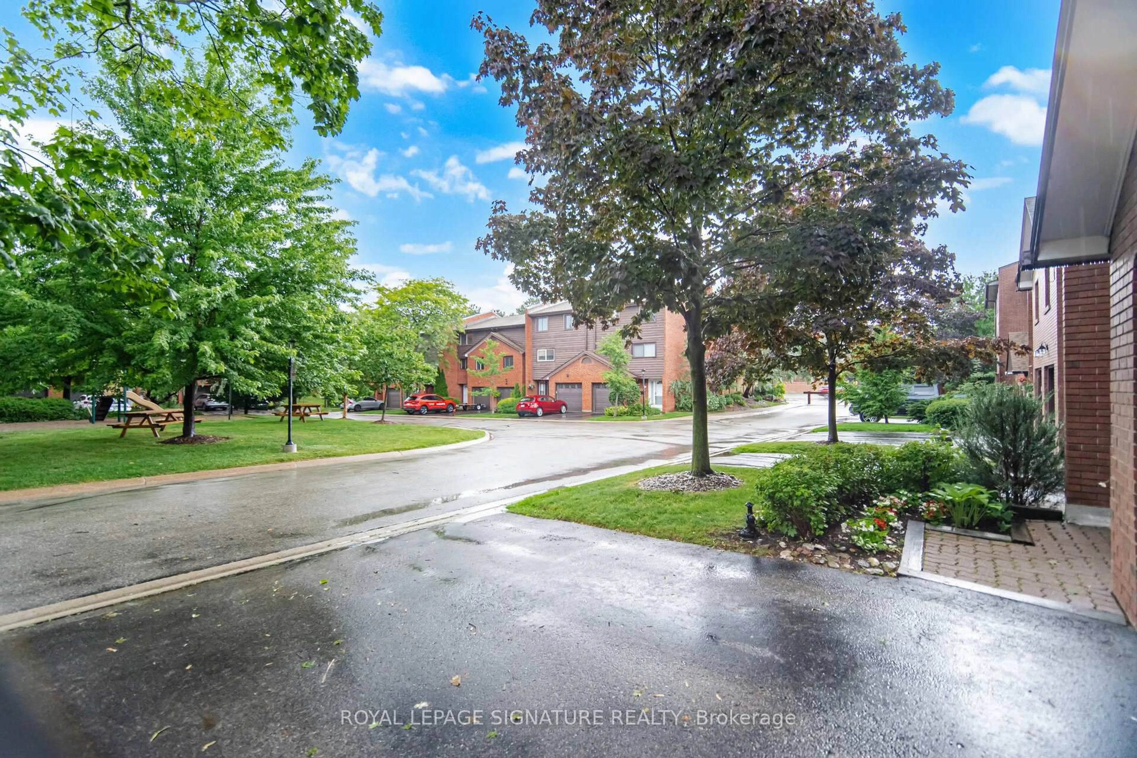 A pic from outside/outdoor area/front of a property/back of a property/a pic from drone, street for 4230 Fieldgate Dr #42, Mississauga Ontario L4W 2M5