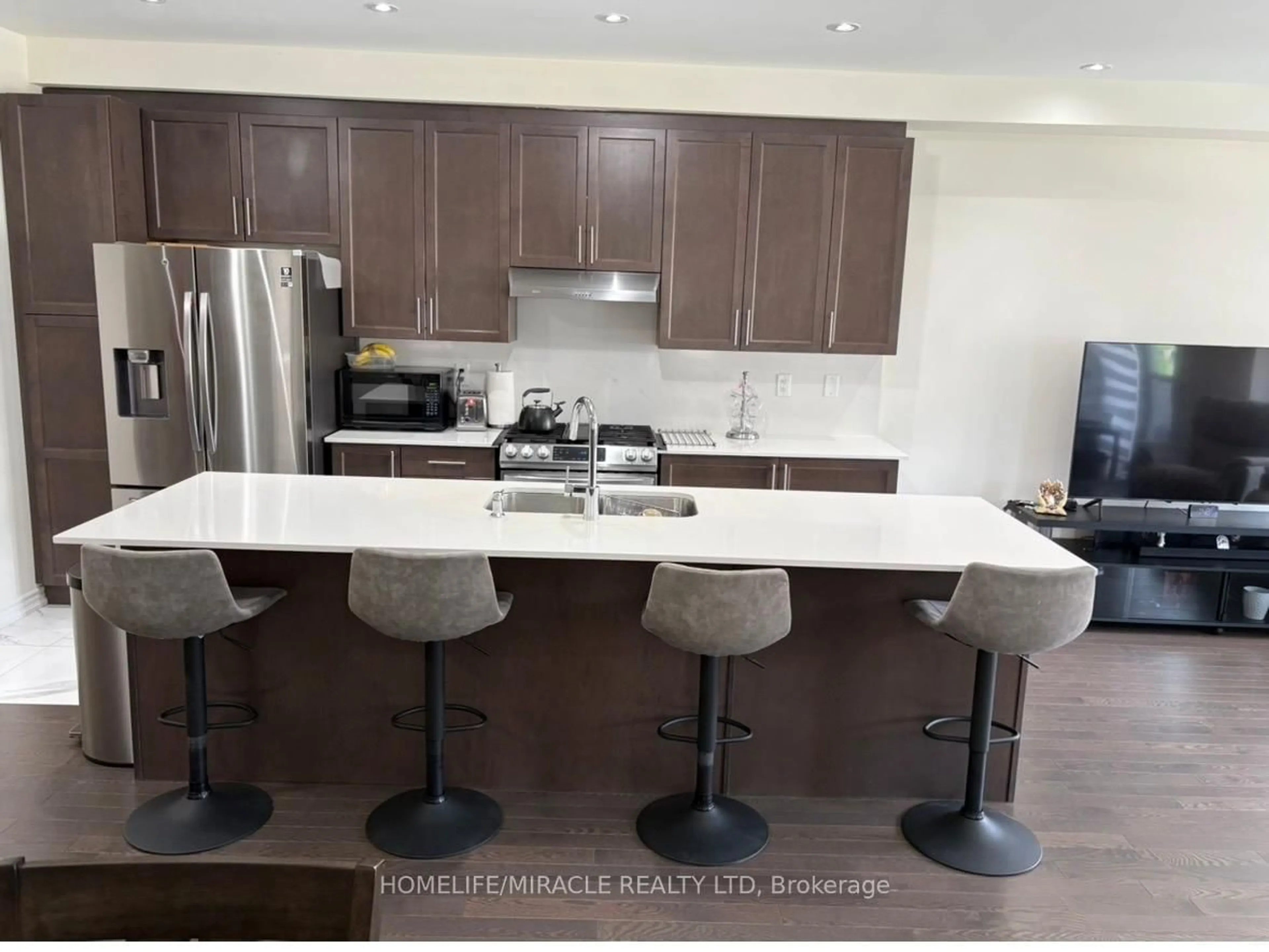 Contemporary kitchen, ceramic/tile floor for 23 Arrowview Dr, Brampton Ontario L7A 5H6