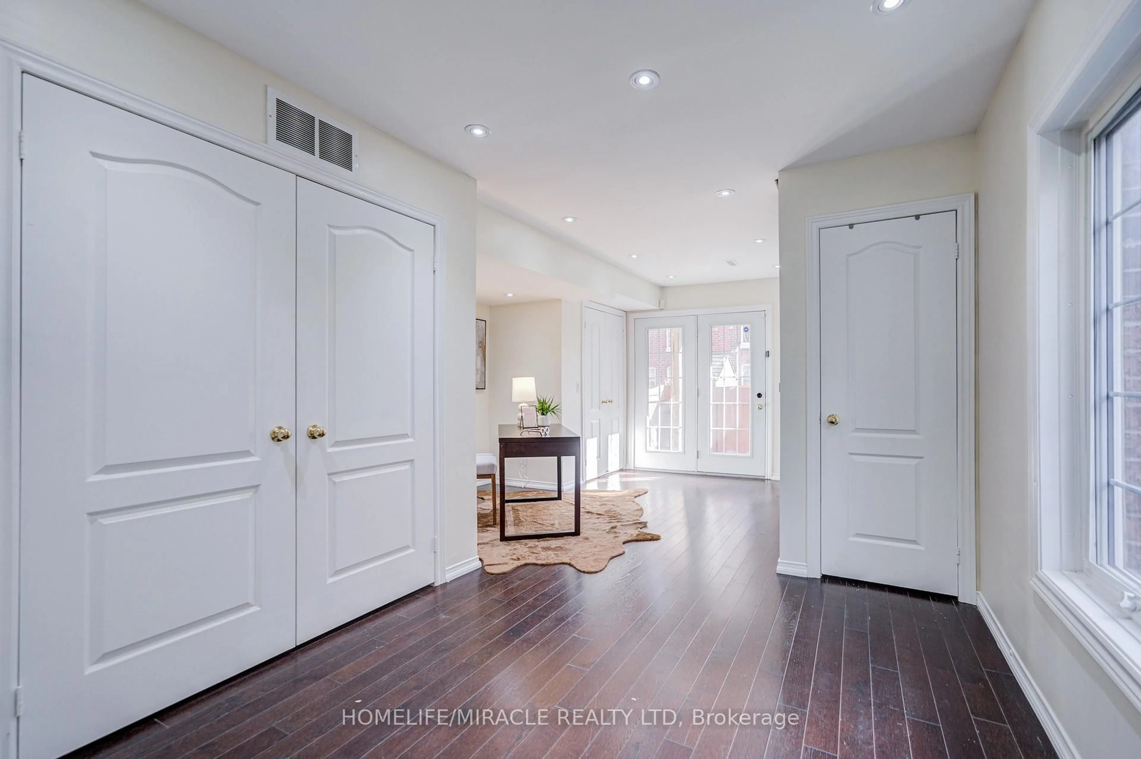 Indoor entryway for 14 Rock Haven Lane, Brampton Ontario L6X 0H2
