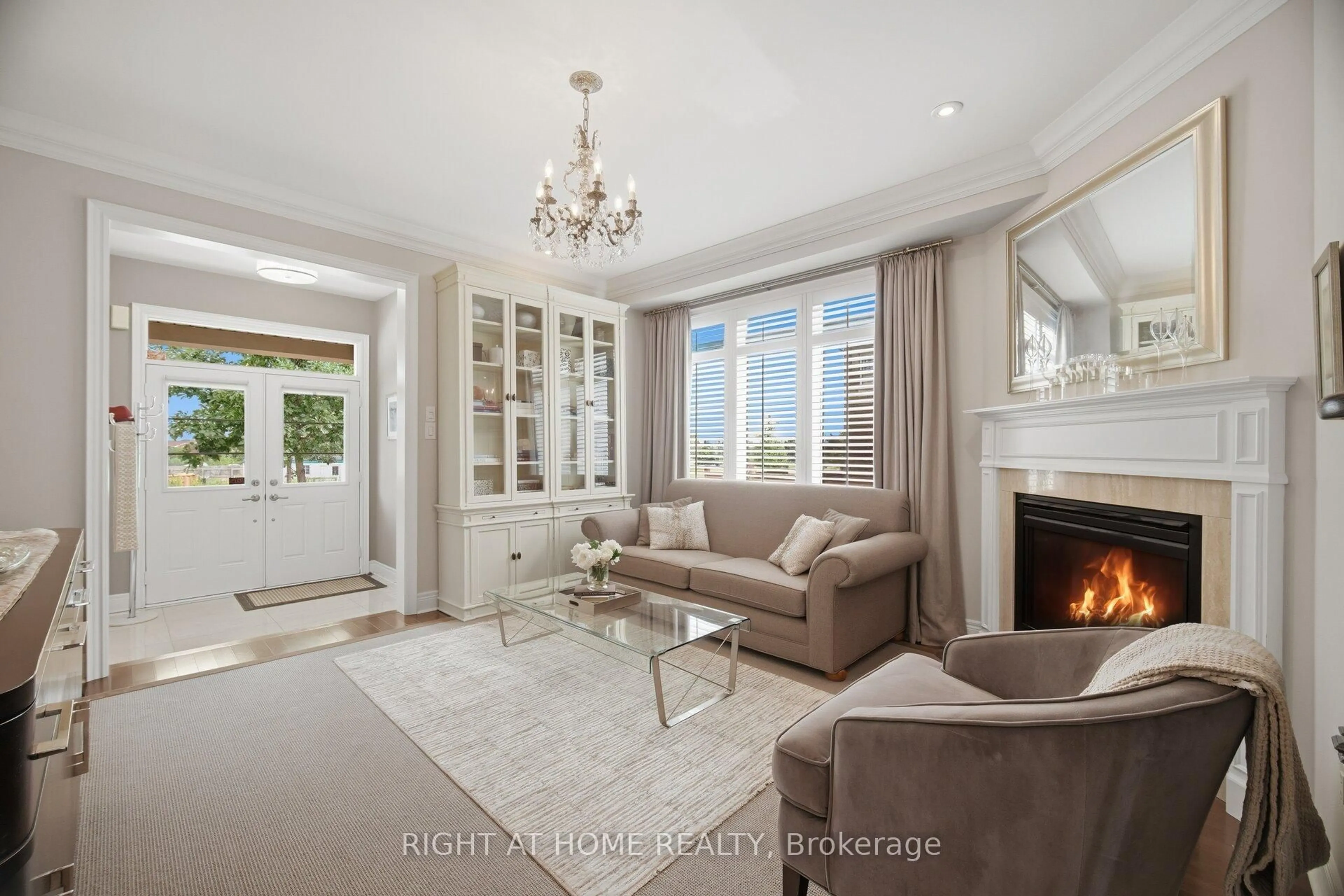 Living room with furniture, unknown for 183 Kaitting Tr, Oakville Ontario L6M 0T6