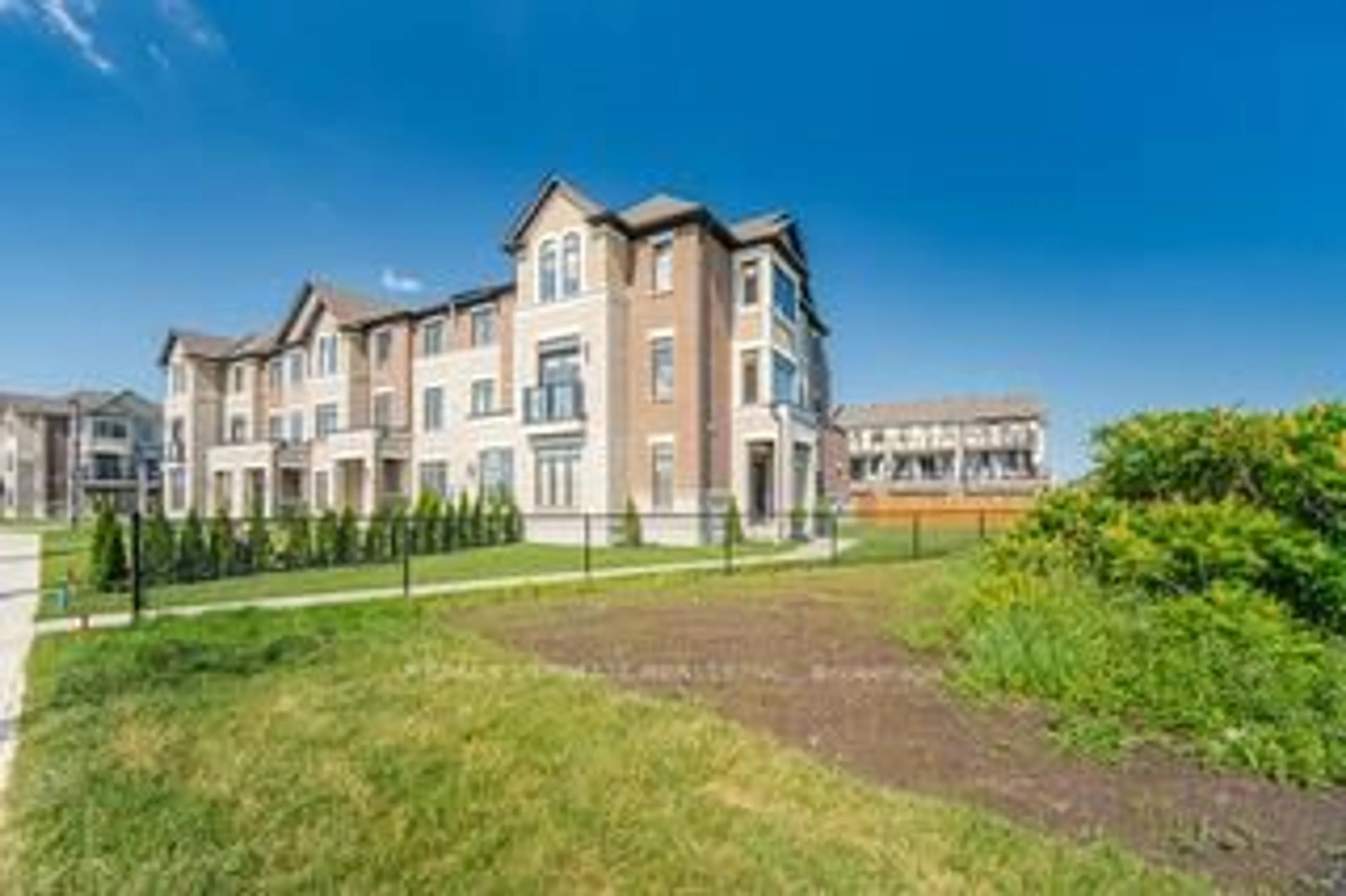 A pic from outside/outdoor area/front of a property/back of a property/a pic from drone, building for 299 Inspire Blvd, Brampton Ontario L6R 4E6
