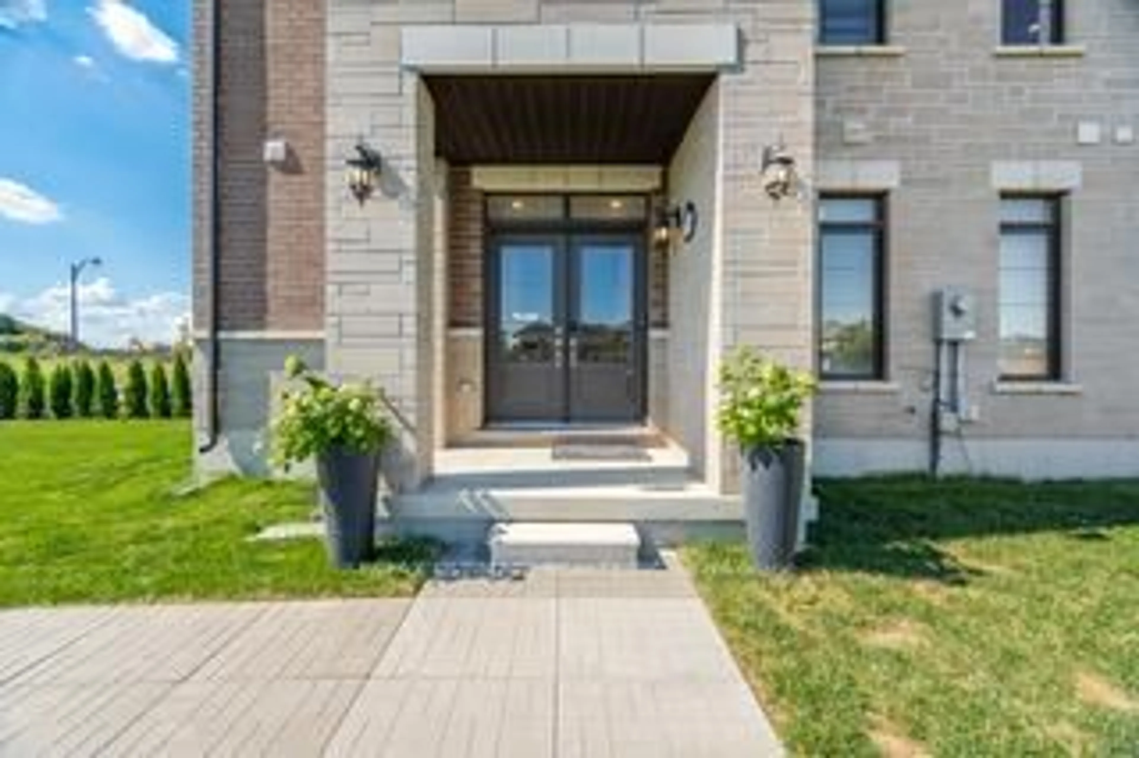 Indoor entryway for 299 Inspire Blvd, Brampton Ontario L6R 4E6