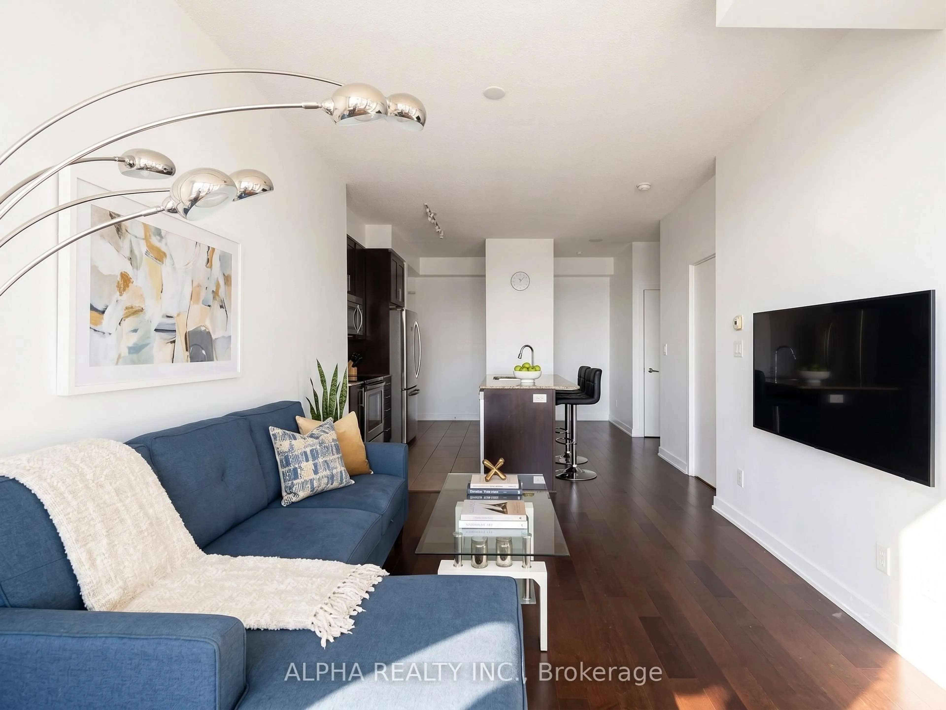 Living room with furniture, wood/laminate floor for 4065 Brickstone Mews #2801, Mississauga Ontario L5B 0G3
