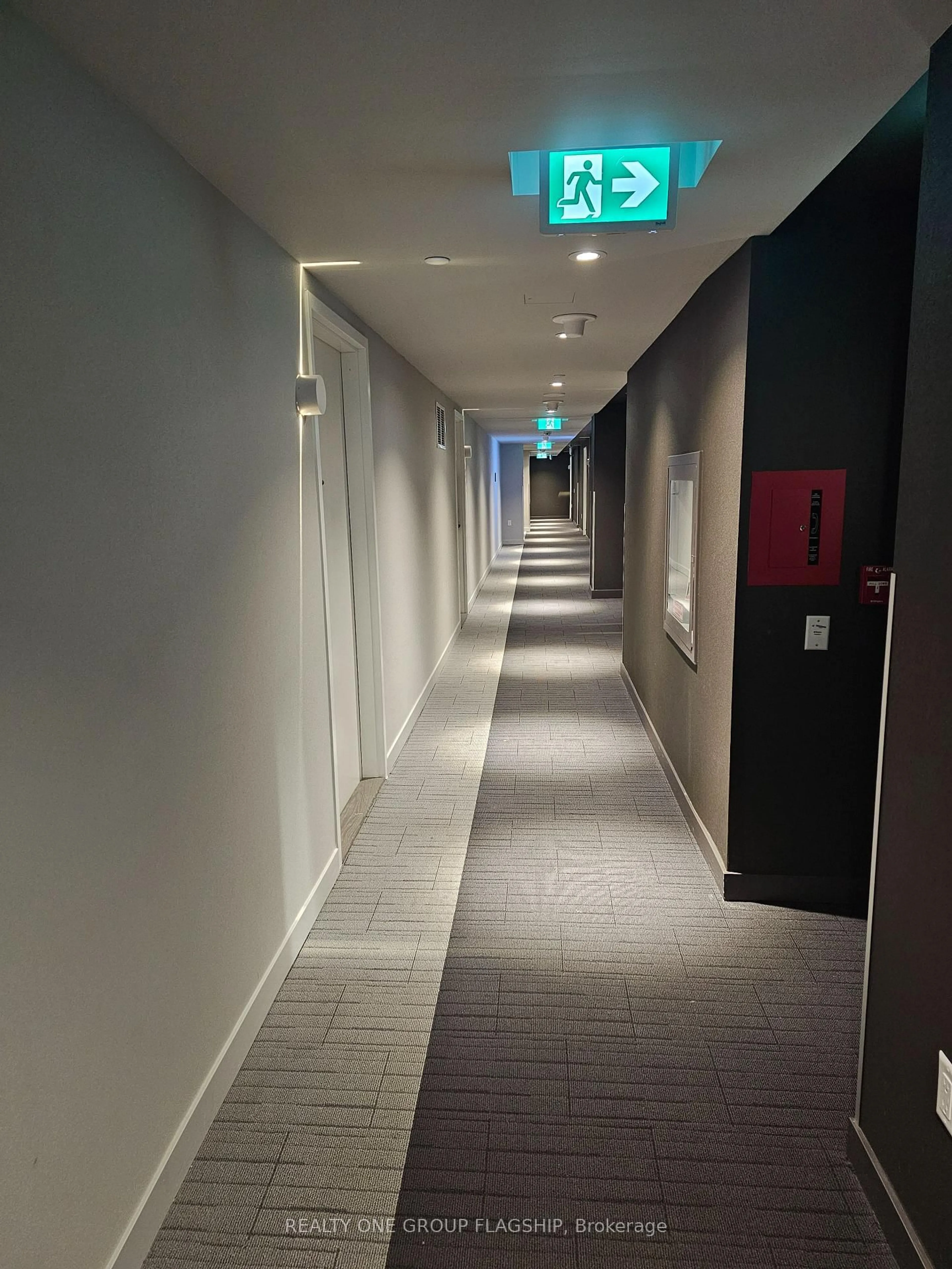 Indoor foyer for 3883 Quartz Rd #1809, Mississauga Ontario L5B 0M4