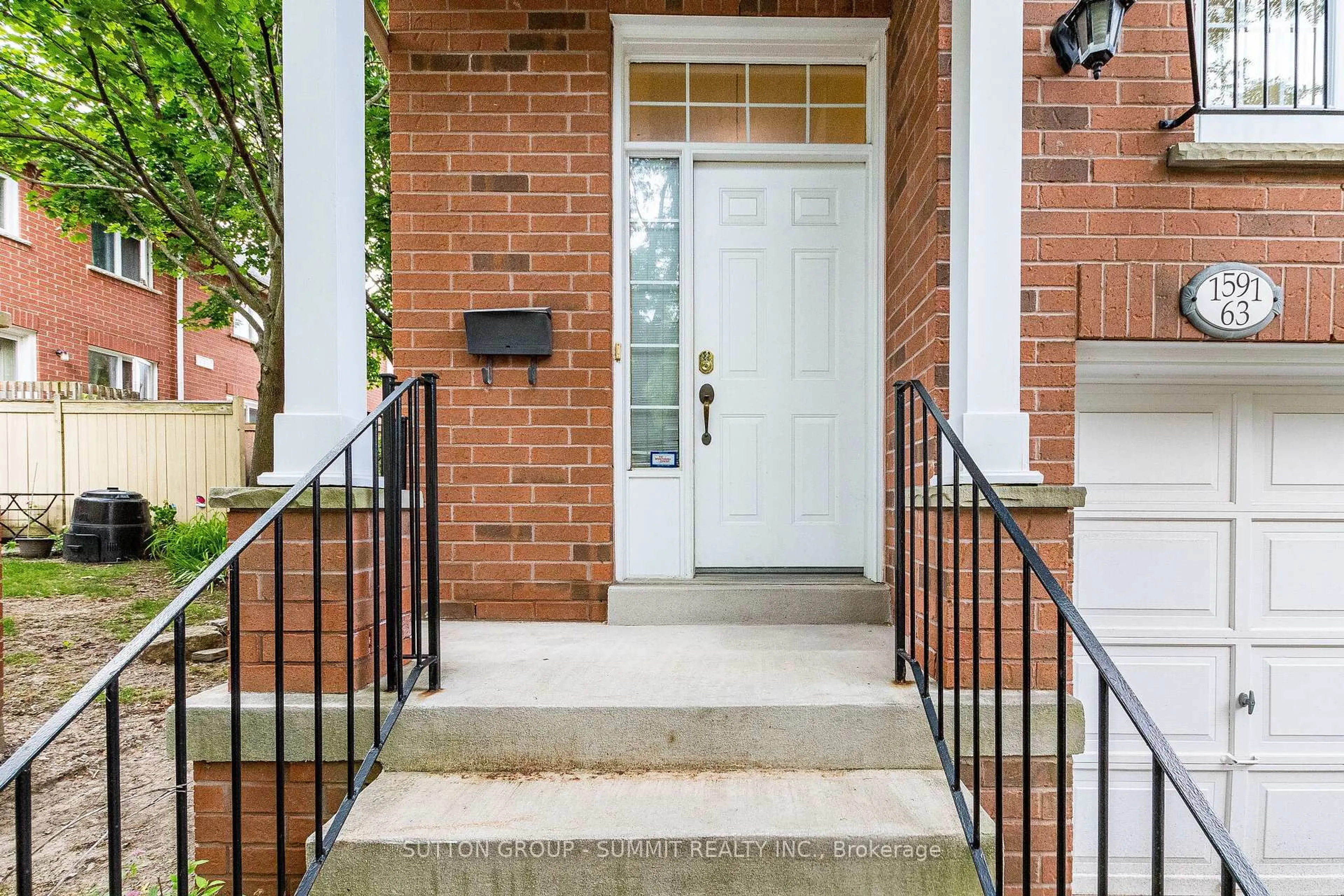 Indoor entryway for 1591 South Parade Crt #63, Mississauga Ontario L5M 6G1
