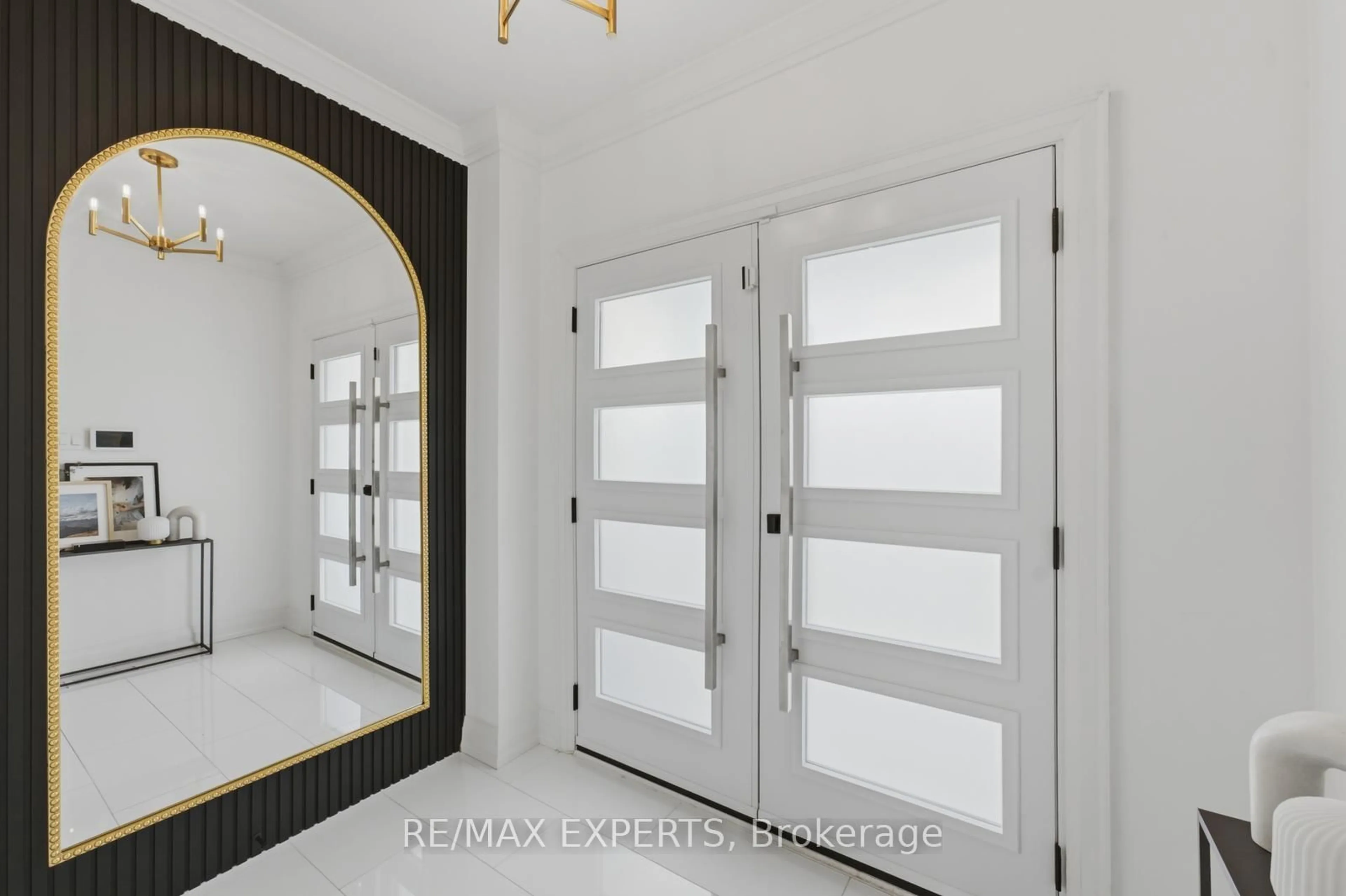 Indoor entryway for 30 Lismer Cres, Caledon Ontario L7E 2W5
