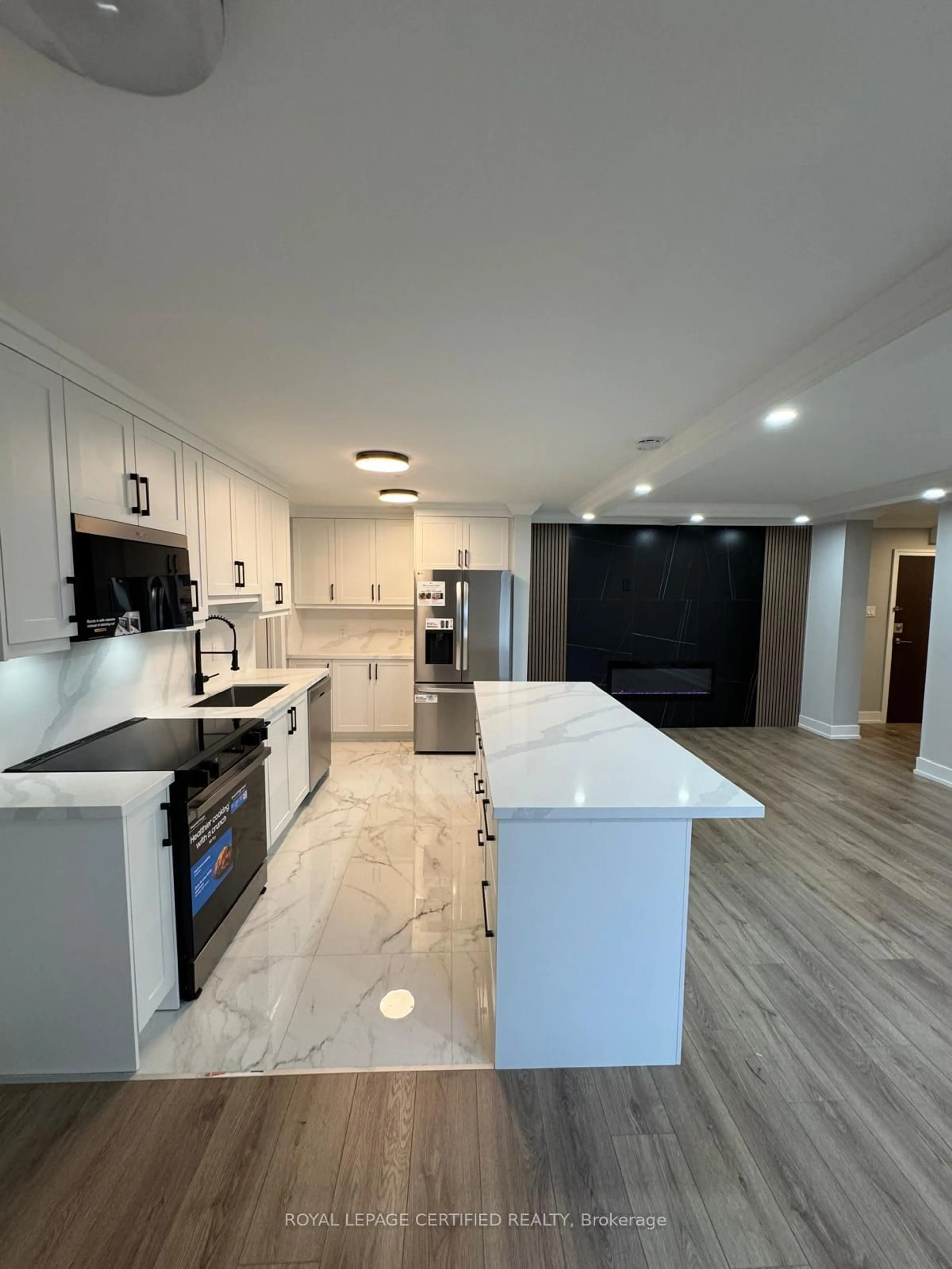 Open concept kitchen, ceramic/tile floor for 3170 Kirwin Ave #301, Mississauga Ontario L5A 3R1