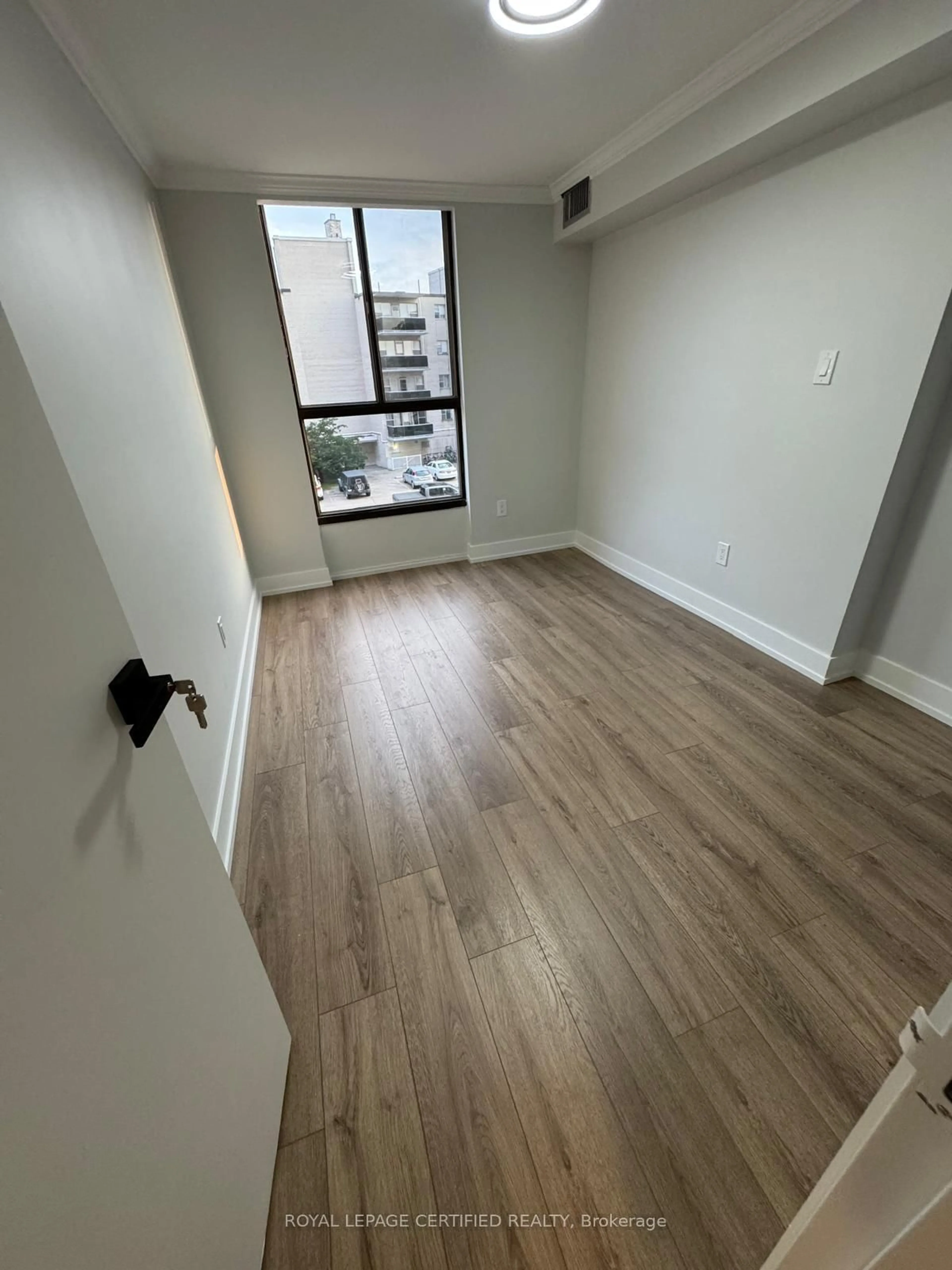 A pic of a room for 3170 Kirwin Ave #301, Mississauga Ontario L5A 3R1