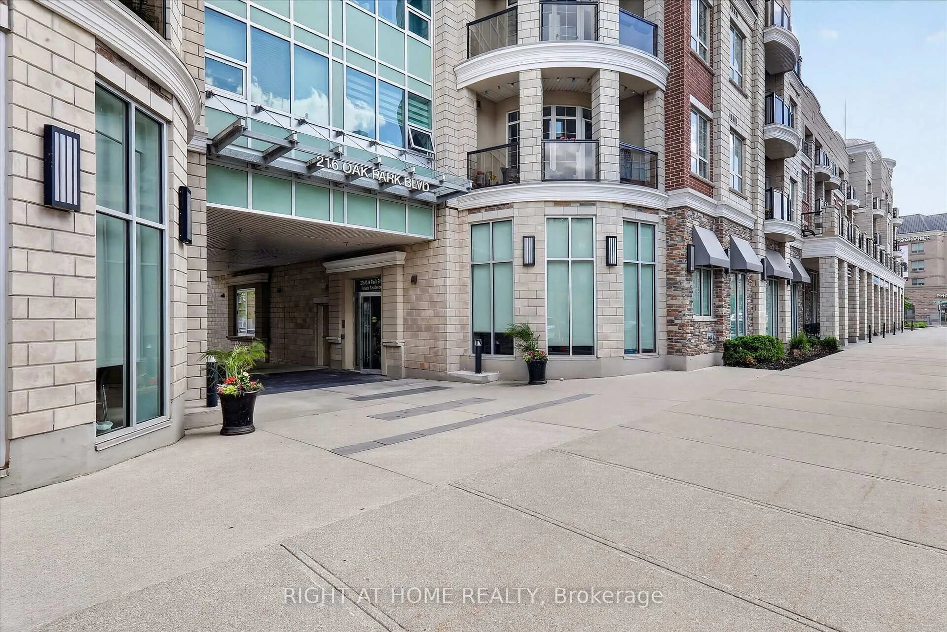 Indoor foyer for 216 Oak Park Blvd #409, Oakville Ontario L6H 7S8