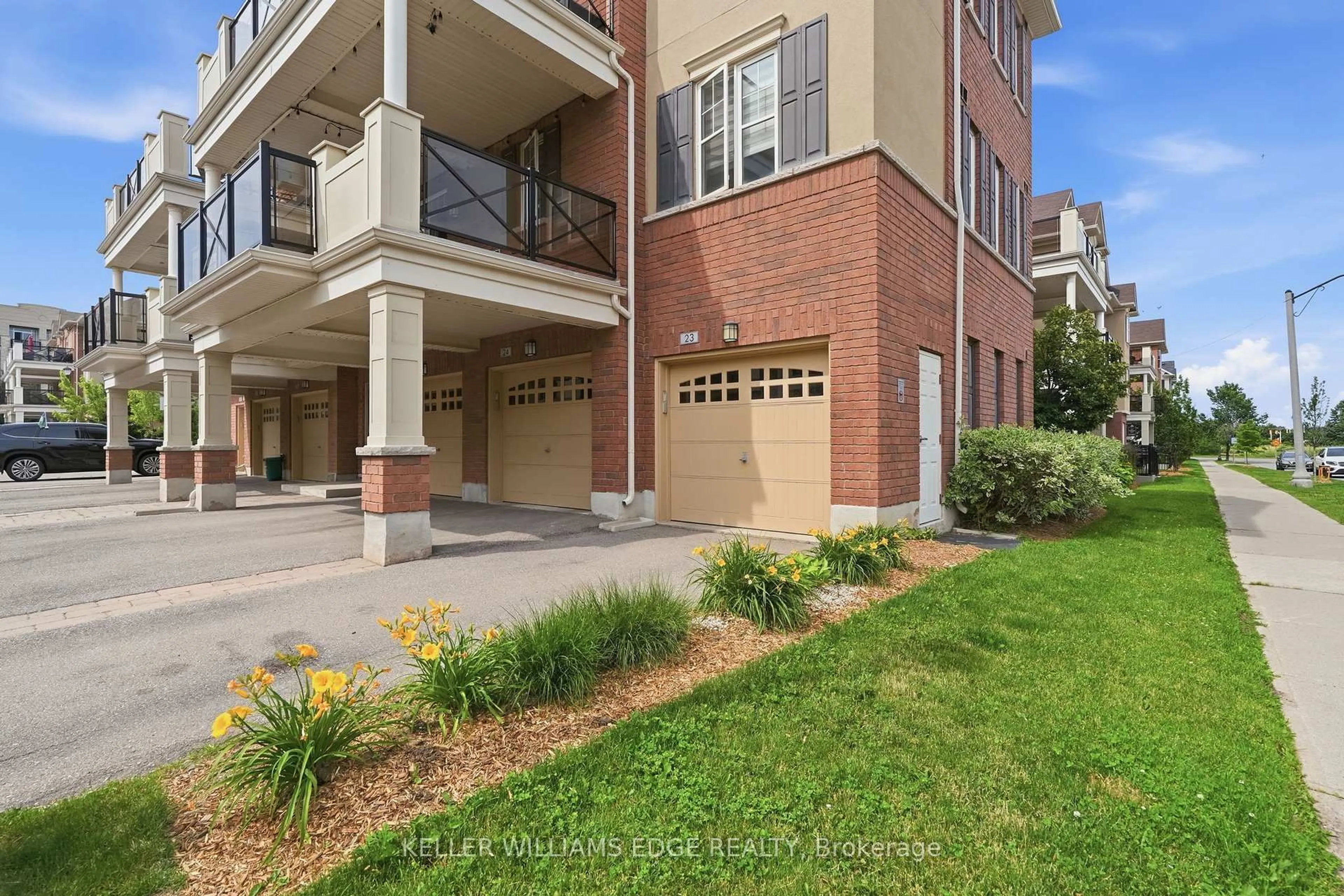 Home with brick exterior material, street for 263 Georgian Dr #306, Oakville Ontario L6H 0L2