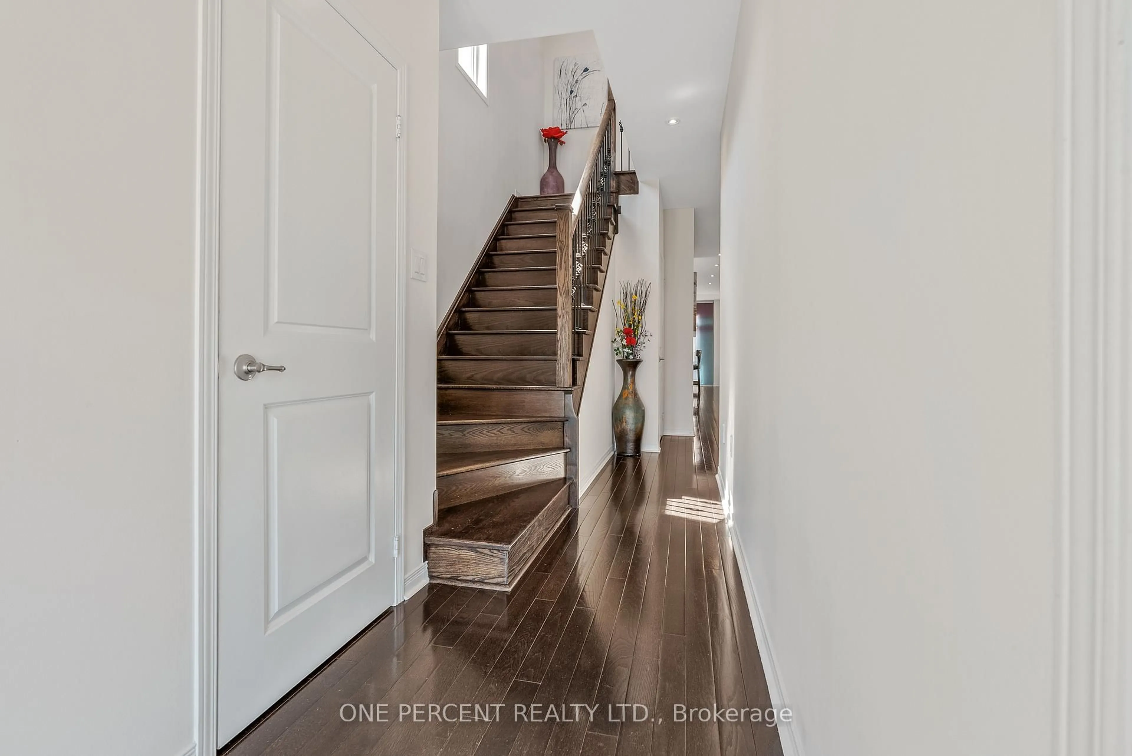 Indoor entryway for 6 Duffel Cres, Halton Hills Ontario L7G 0H7