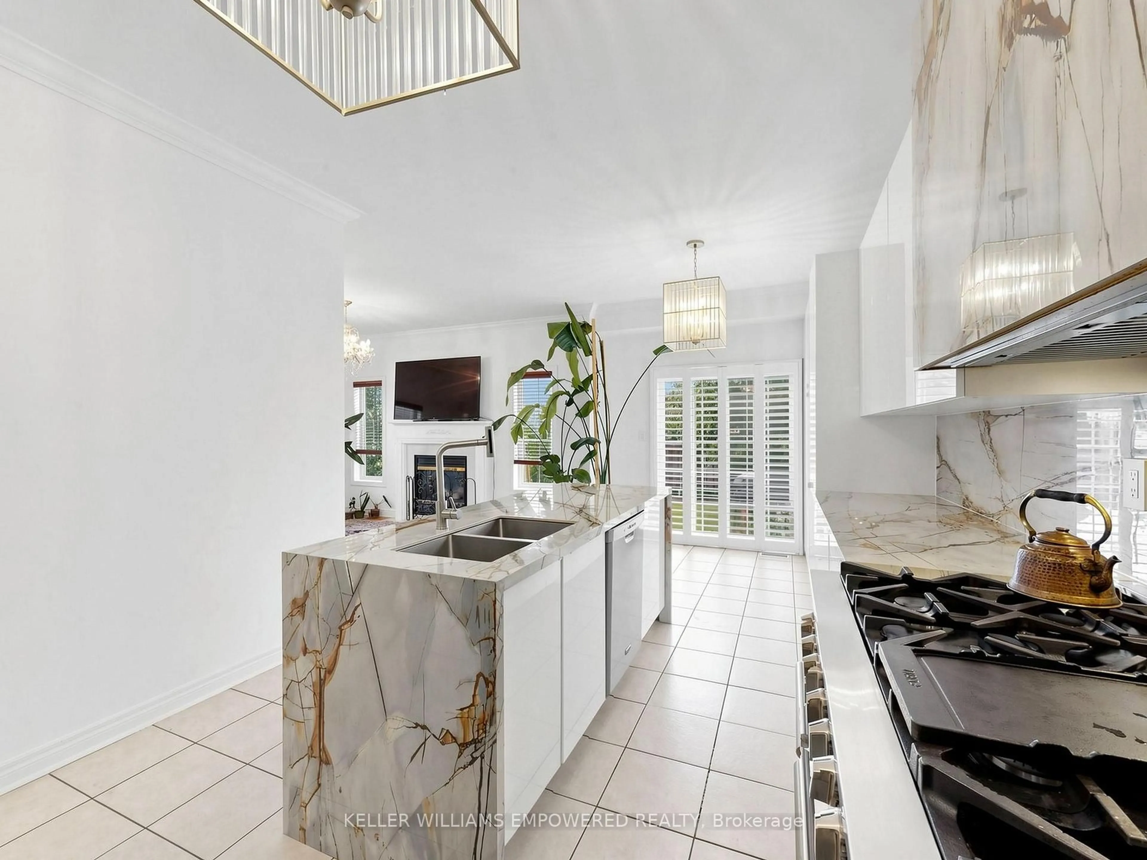 Open concept kitchen, ceramic/tile floor for 63 Humbershed Cres, Caledon Ontario L7E 2X4