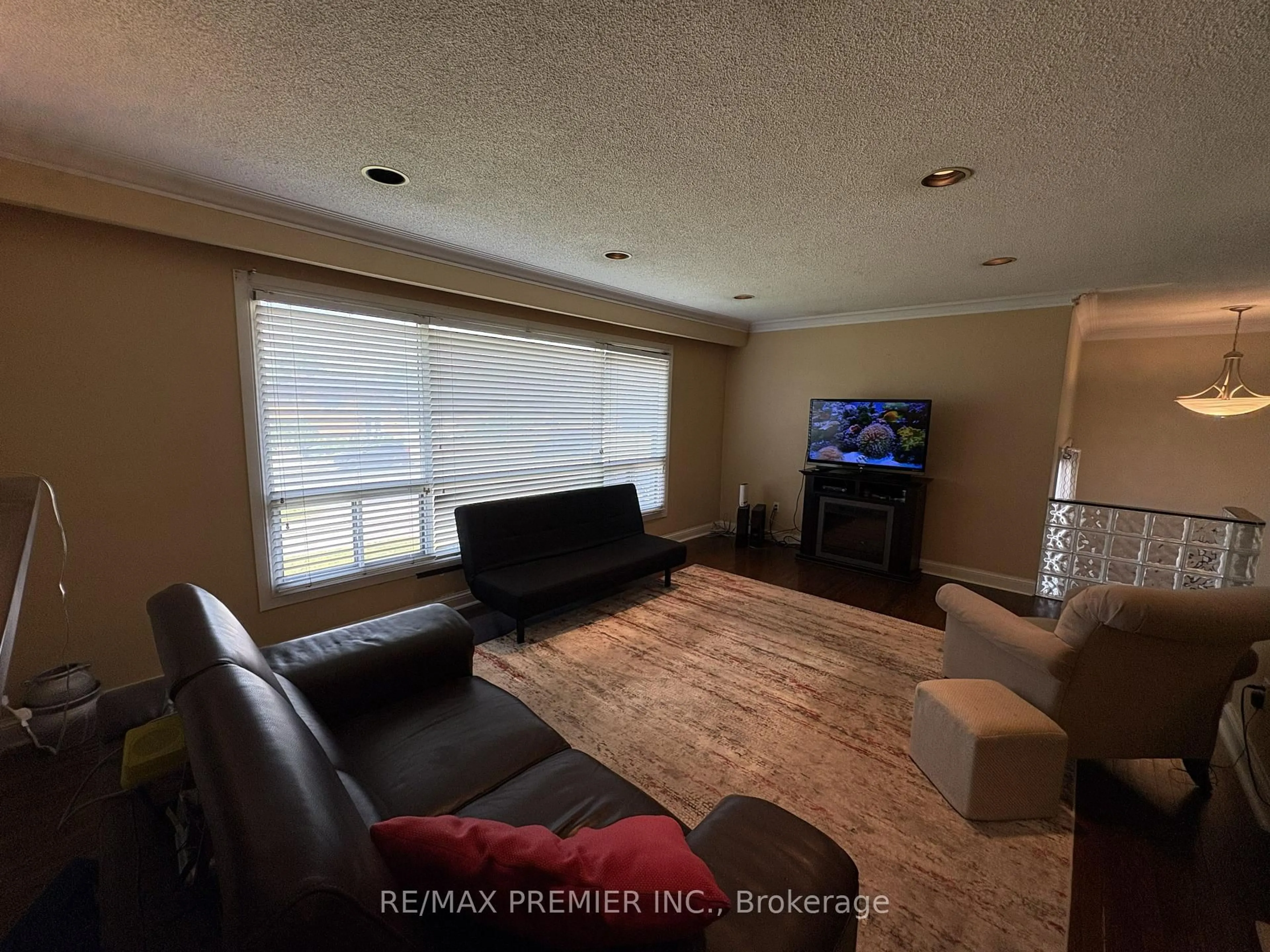 A pic of a room for 2979 Weston Rd, Toronto Ontario M9M 2T1