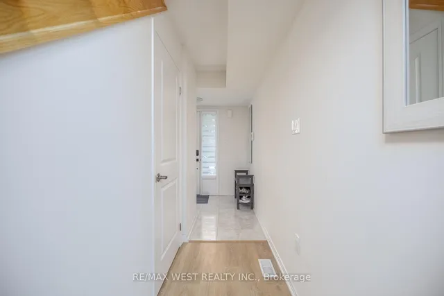 57 Woodstream Dr, Toronto 5