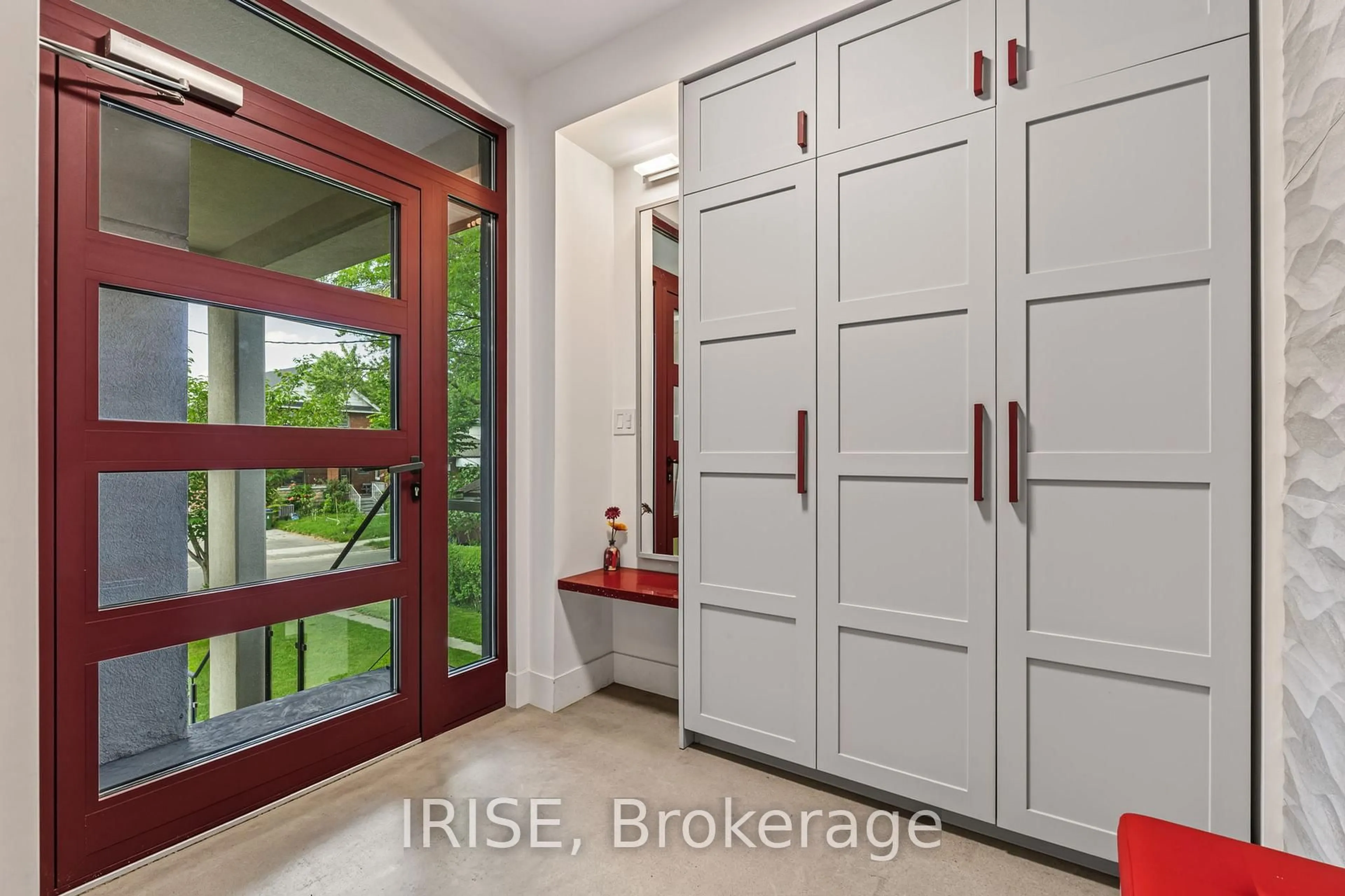 Indoor entryway for 29 Ash Cres, Toronto Ontario M8W 1E4