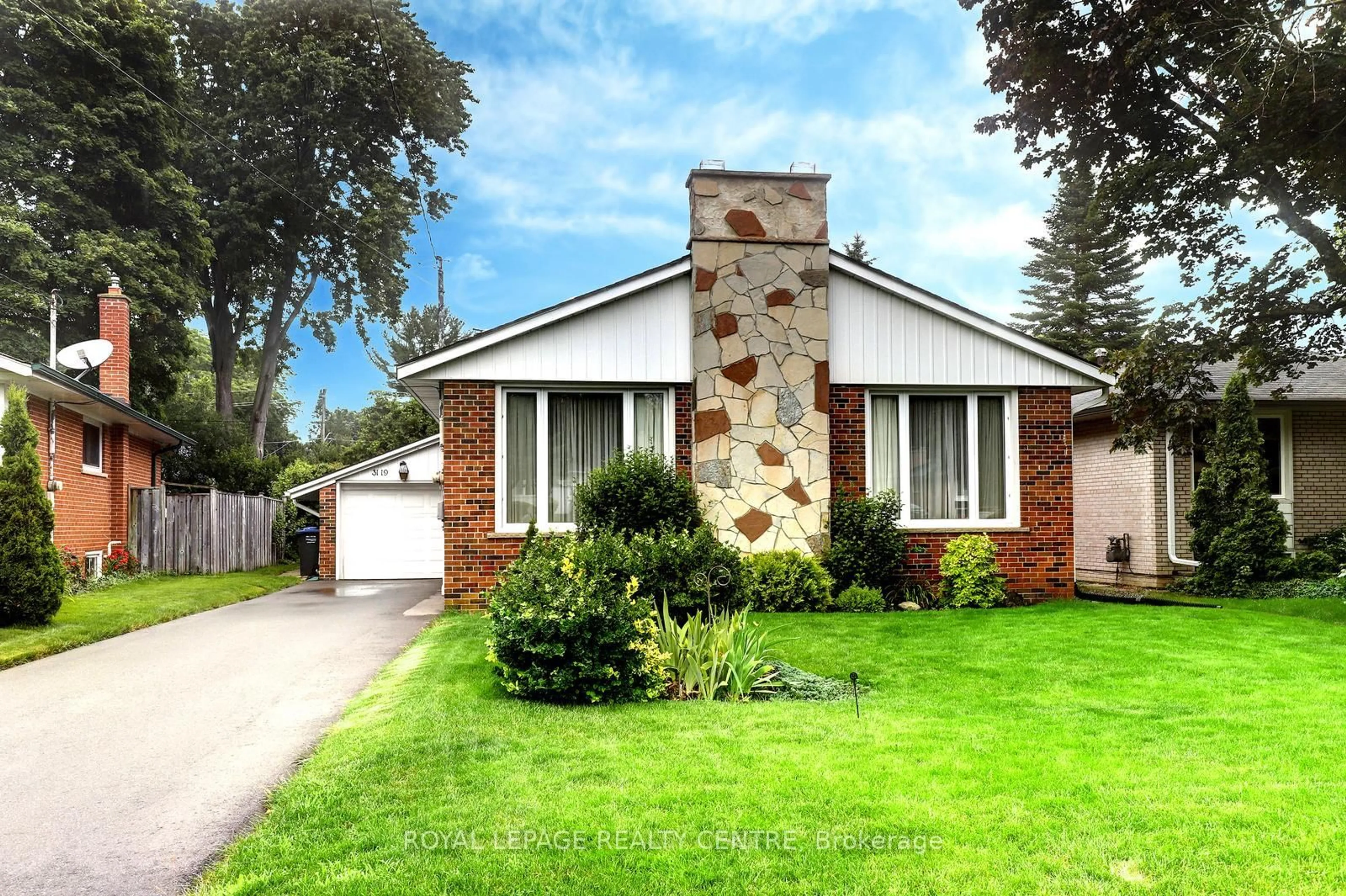 Home with brick exterior material, street for 3119 Ballydown Cres, Mississauga Ontario L5C 2C9