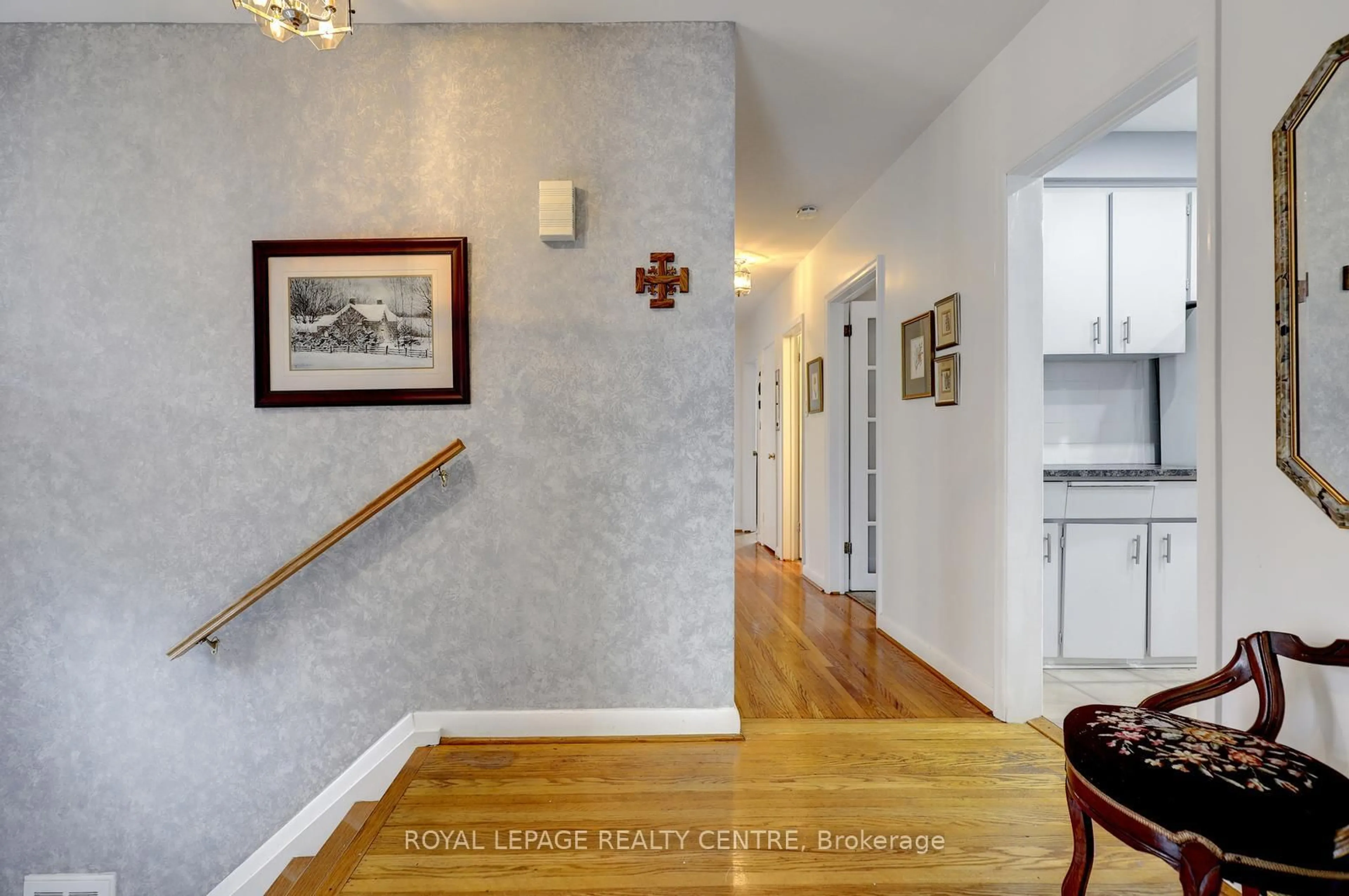 Indoor entryway for 3119 Ballydown Cres, Mississauga Ontario L5C 2C9