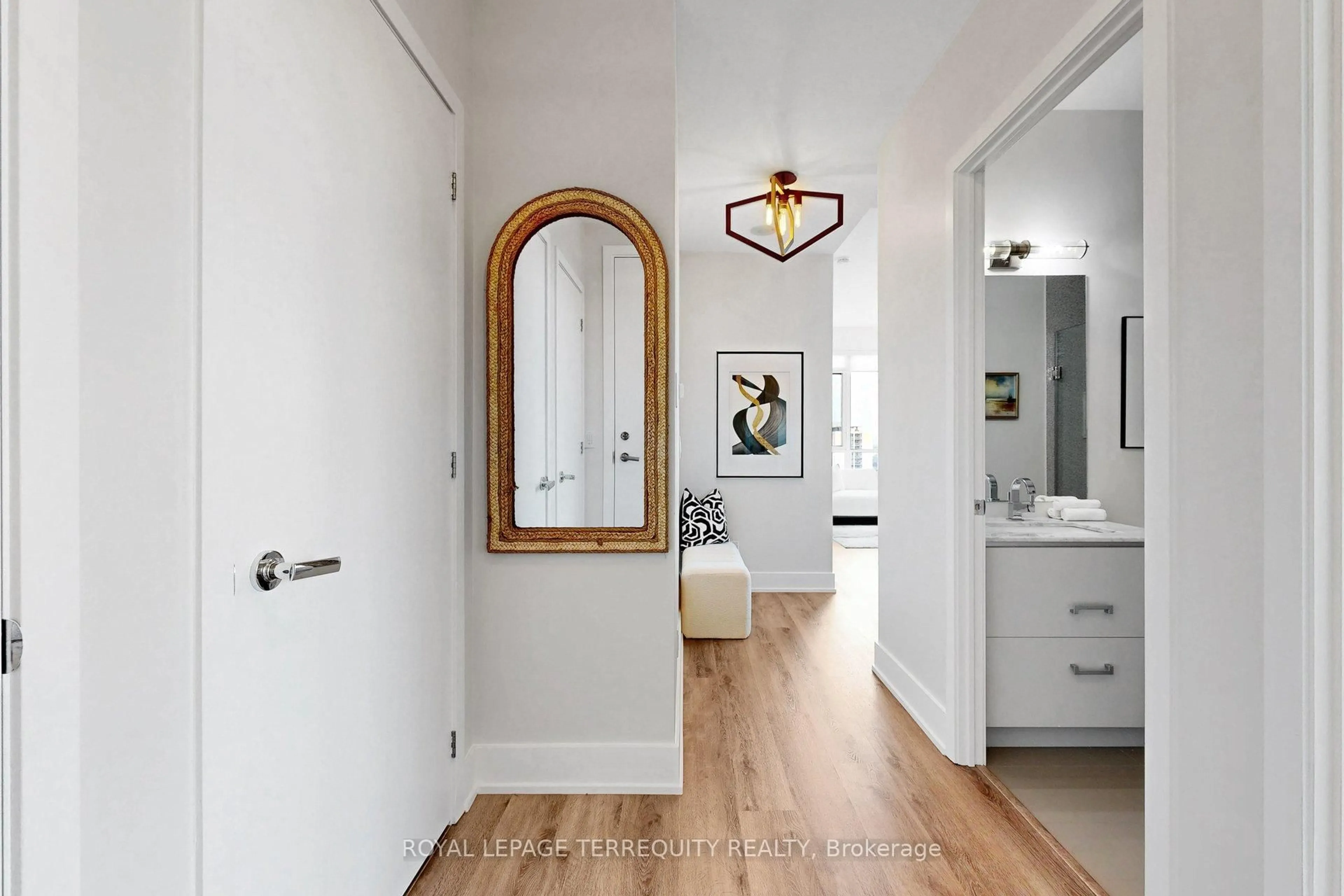 Indoor entryway for 1830 Bloor St #LPH 02, Toronto Ontario M6P 0A2