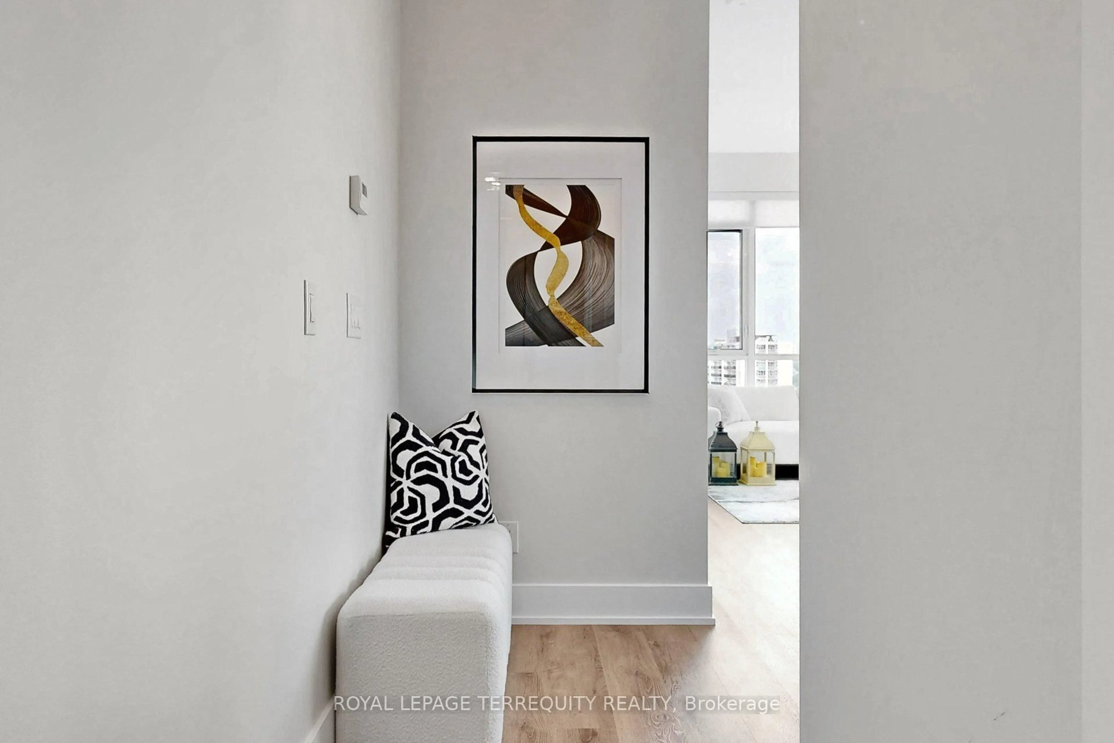 Indoor entryway for 1830 Bloor St #LPH 02, Toronto Ontario M6P 0A2