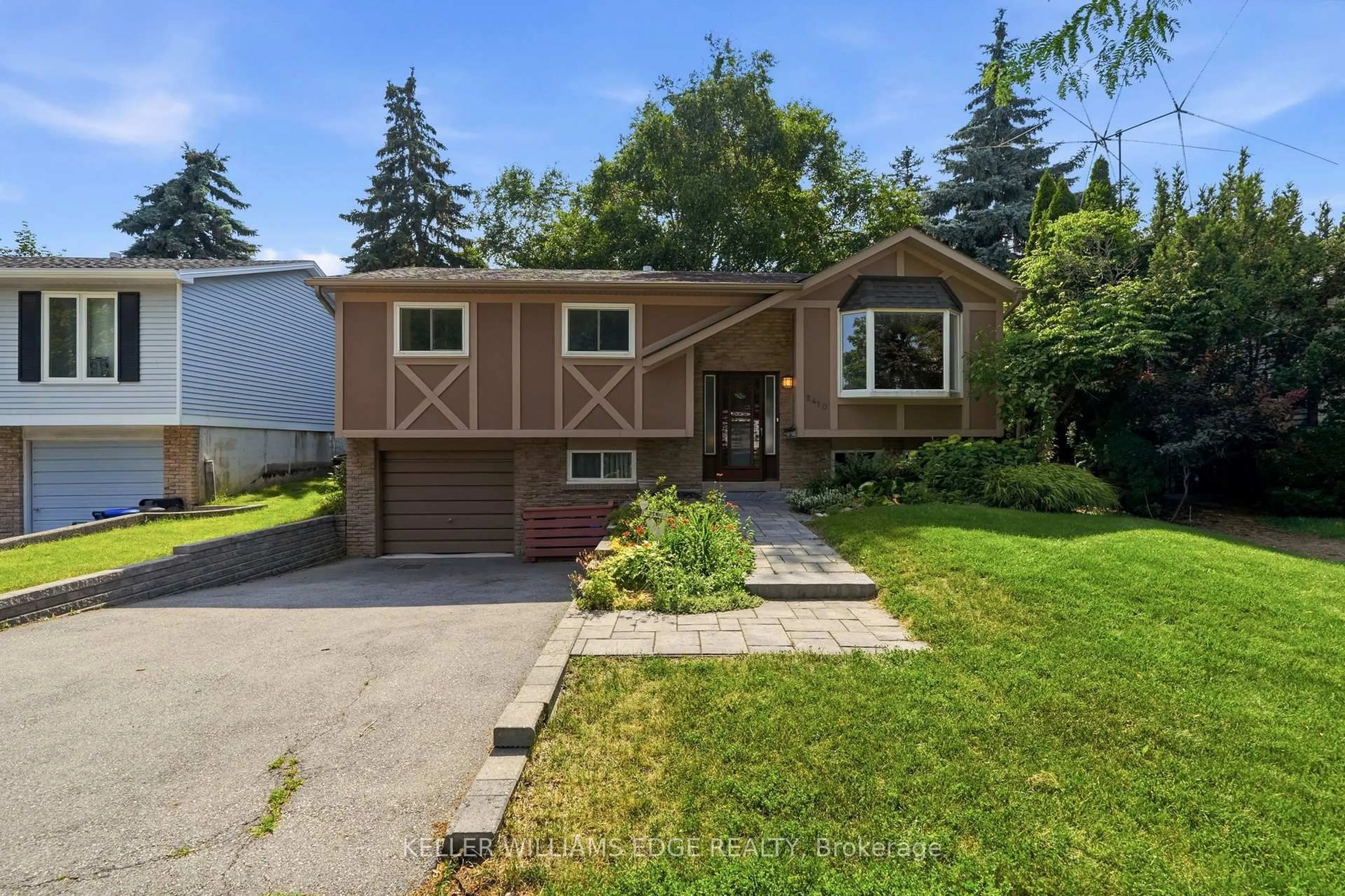 Home with vinyl exterior material, street for 2410 Cavendish Dr, Burlington Ontario L7P 3B9