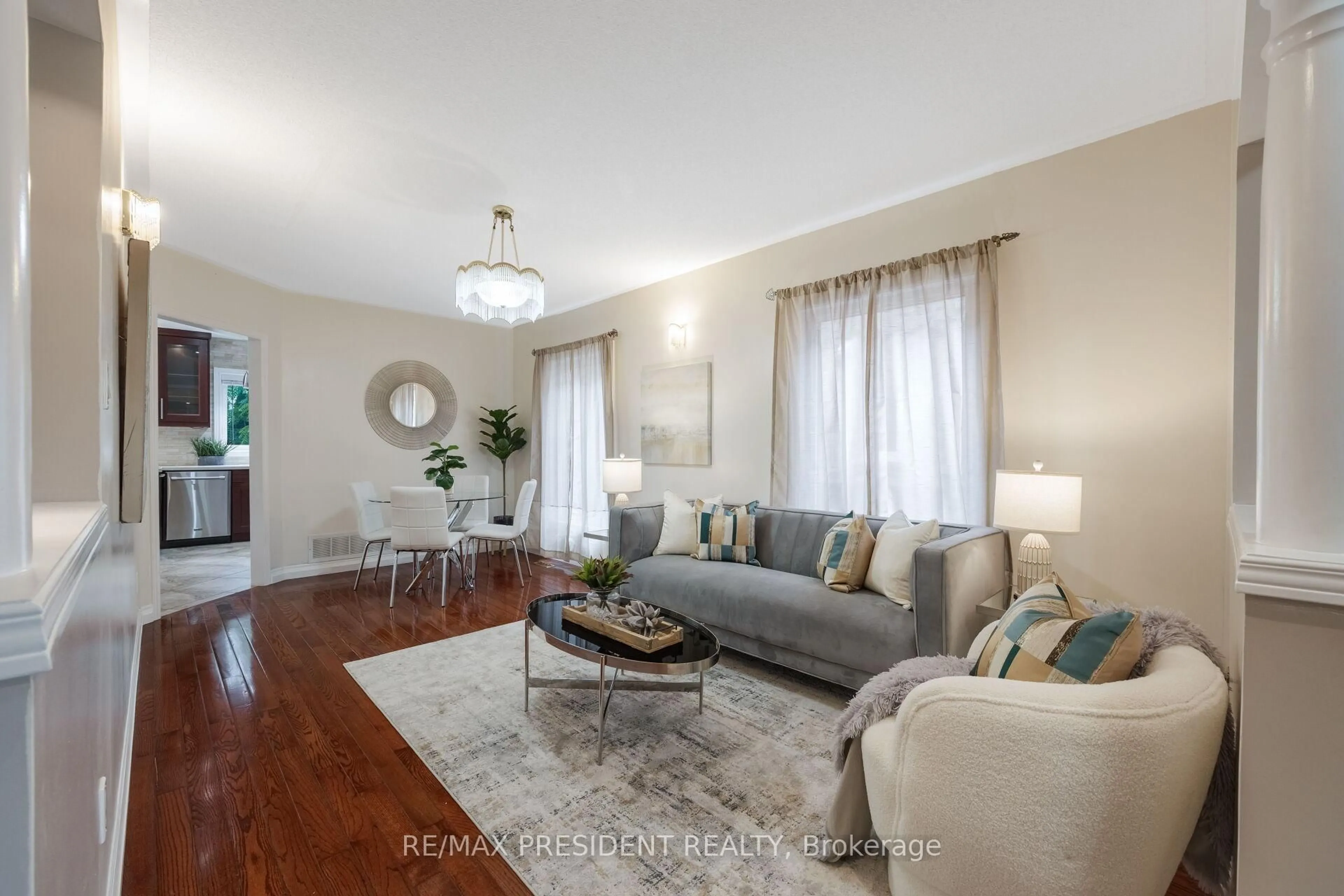 Living room with furniture, unknown for 2139 Westmount Dr, Oakville Ontario L6M 3N8