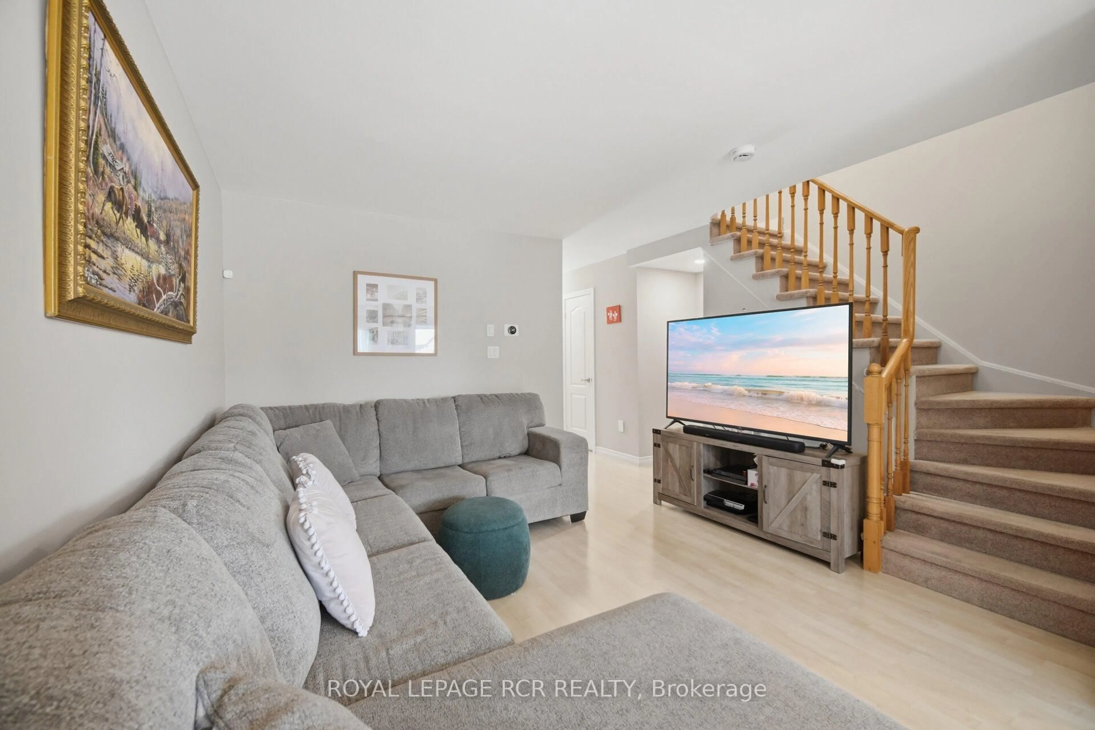 Living room with furniture, unknown for 31 Alderbrook Pl, Caledon Ontario L7E 1Y6