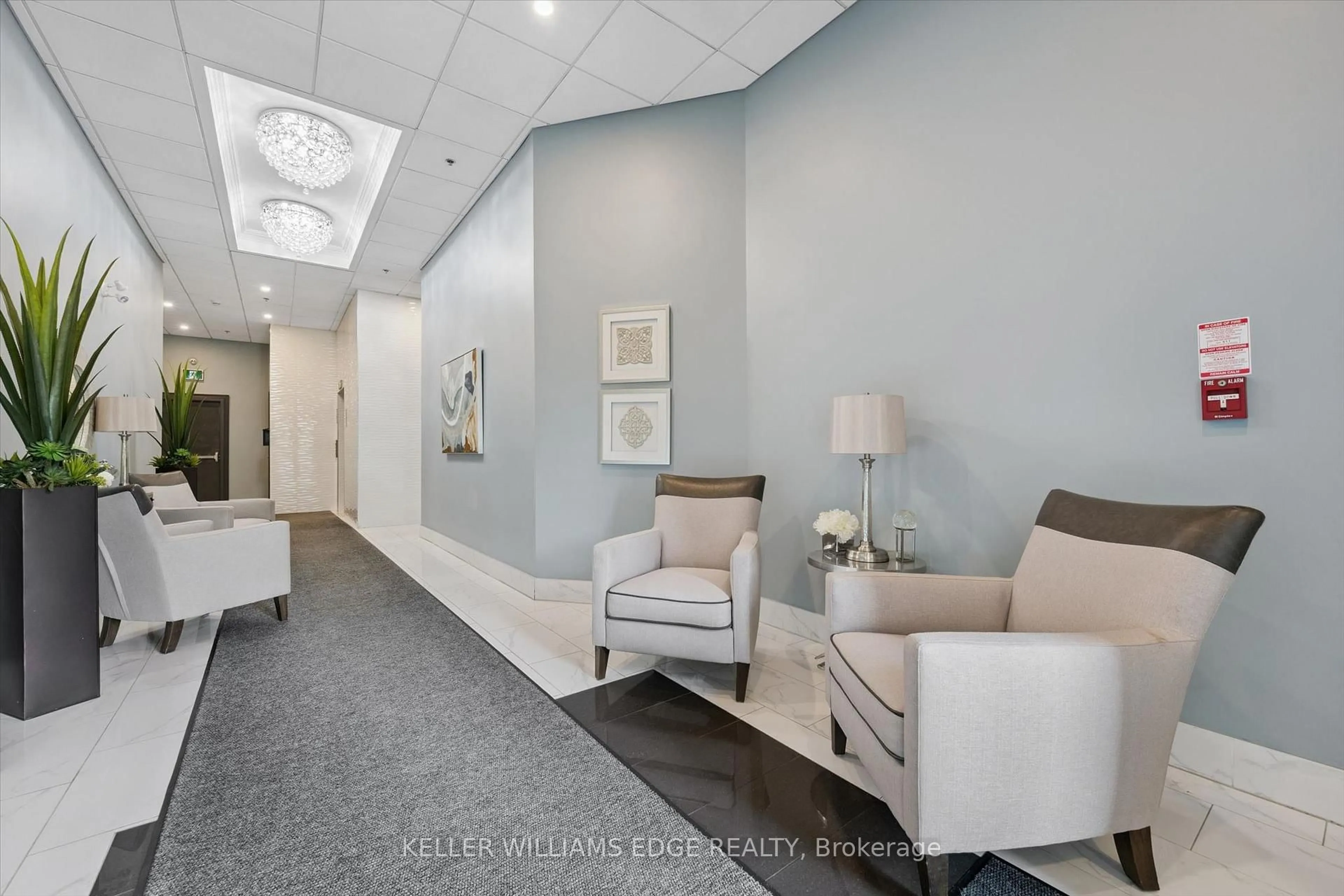 Indoor foyer for 34 Plains Rd #208, Burlington Ontario L7T 0B9