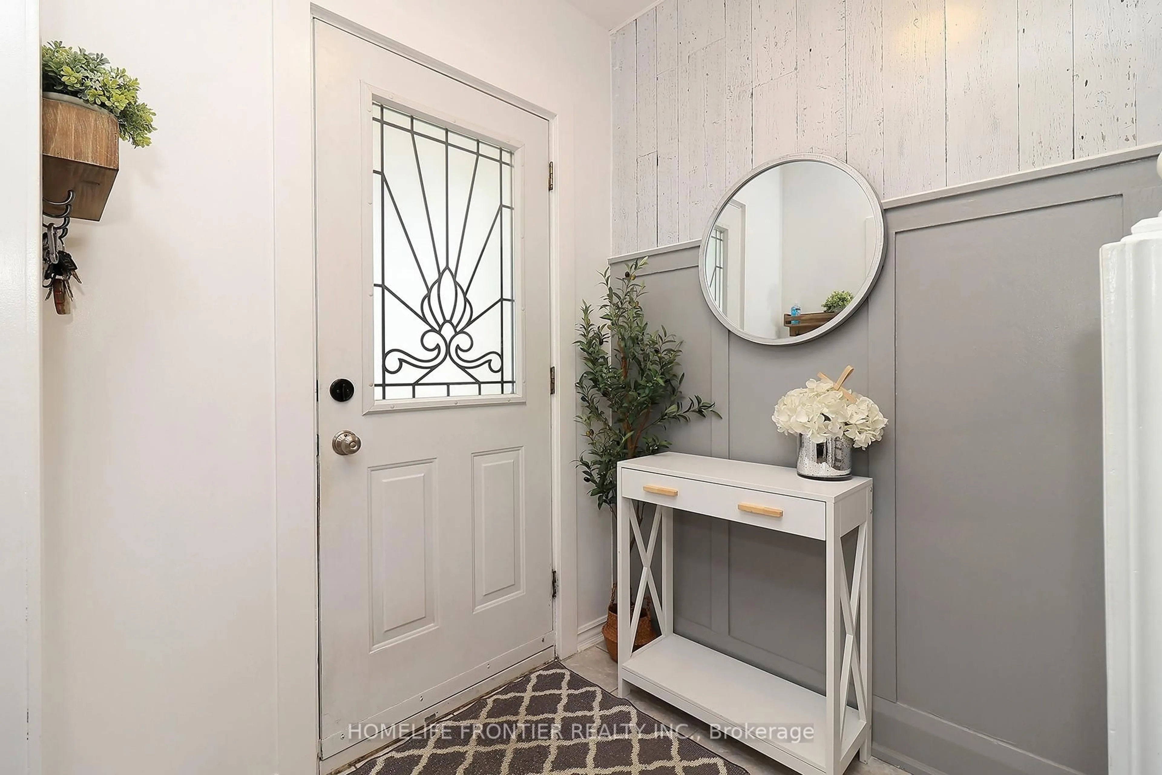 Indoor entryway for 12 Porter Ave, Toronto Ontario M6N 2G9
