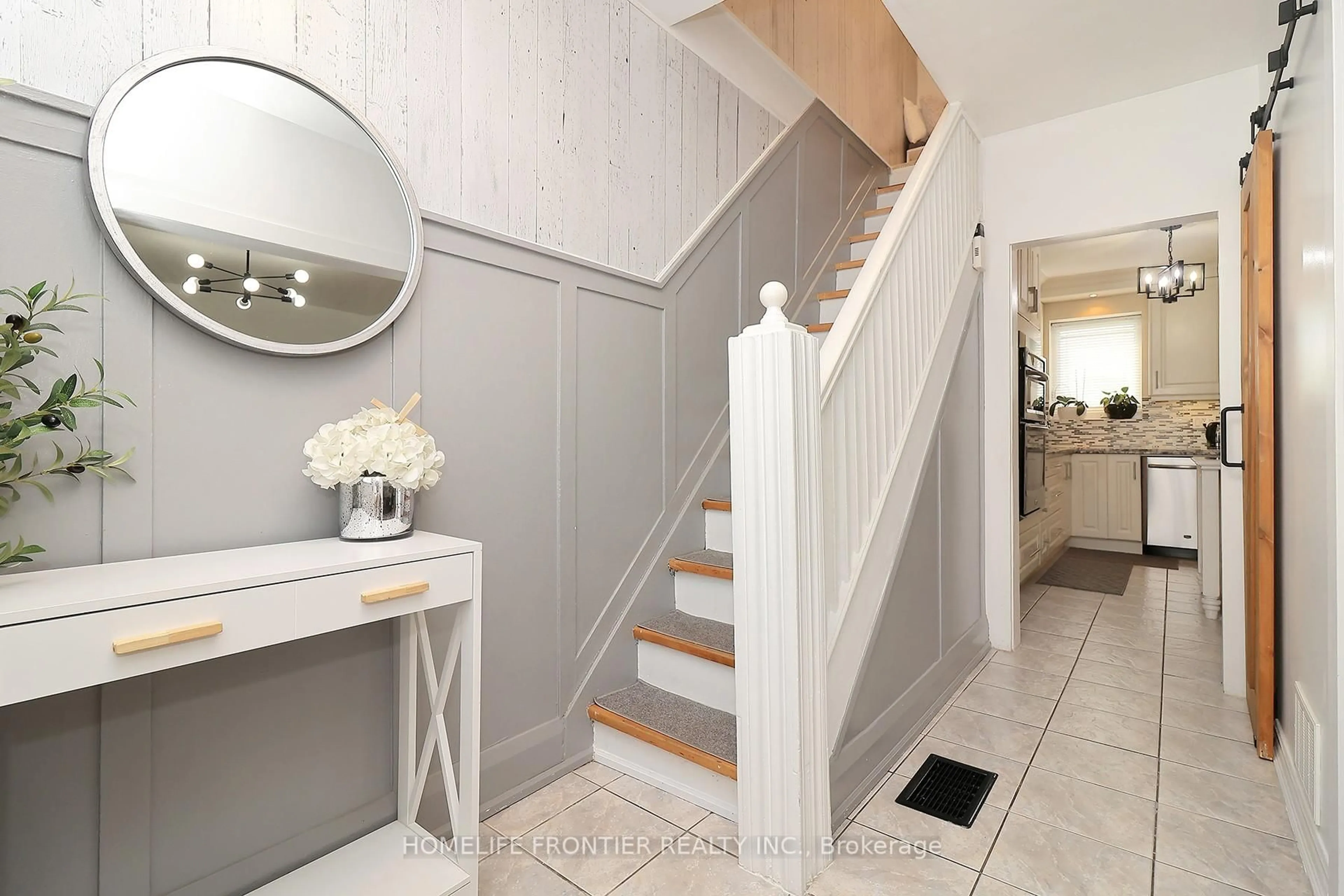 Indoor entryway for 12 Porter Ave, Toronto Ontario M6N 2G9