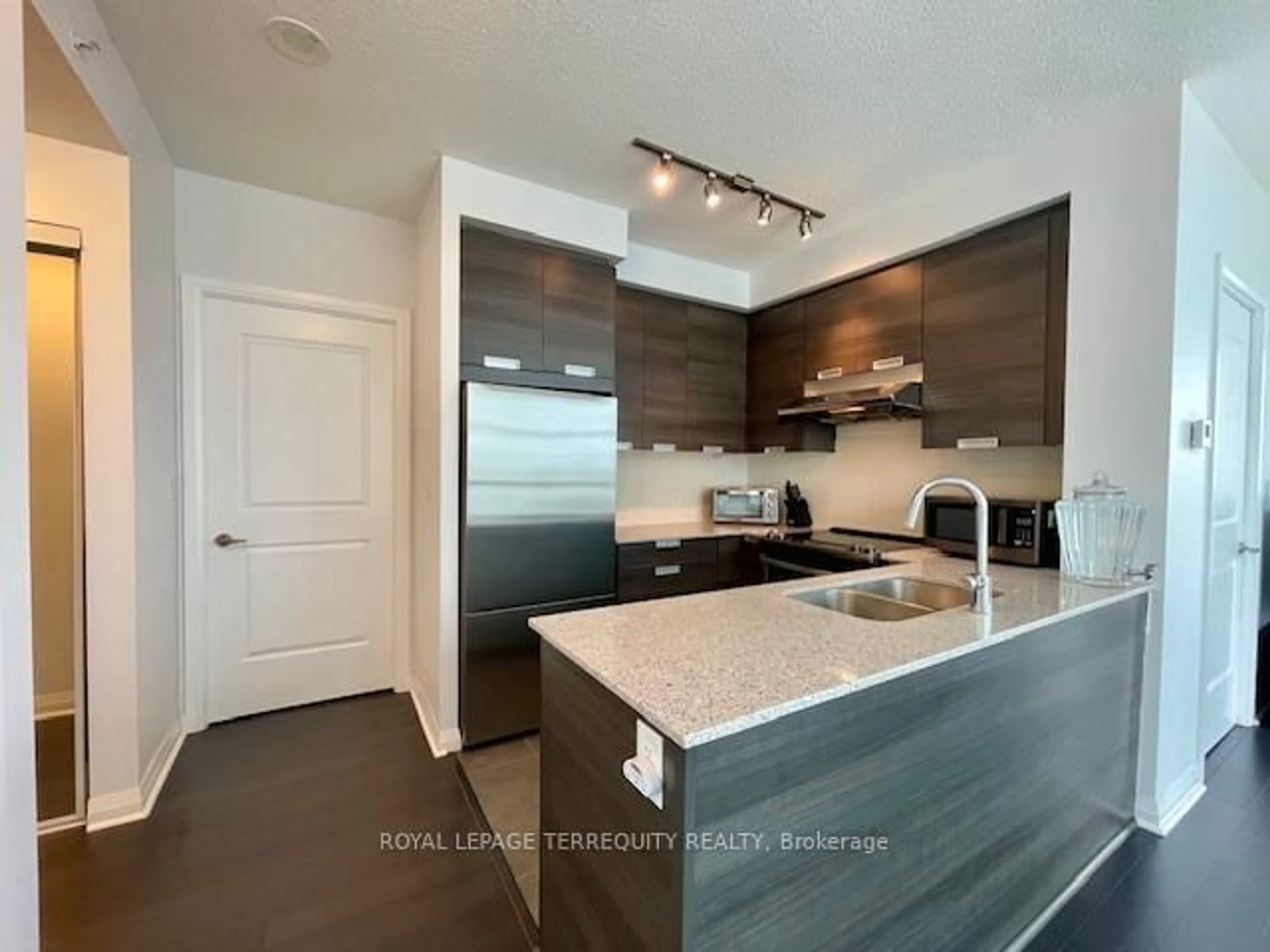 Open concept kitchen, unknown for 5033 Four Springs Ave #1219, Mississauga Ontario L5R 0G6