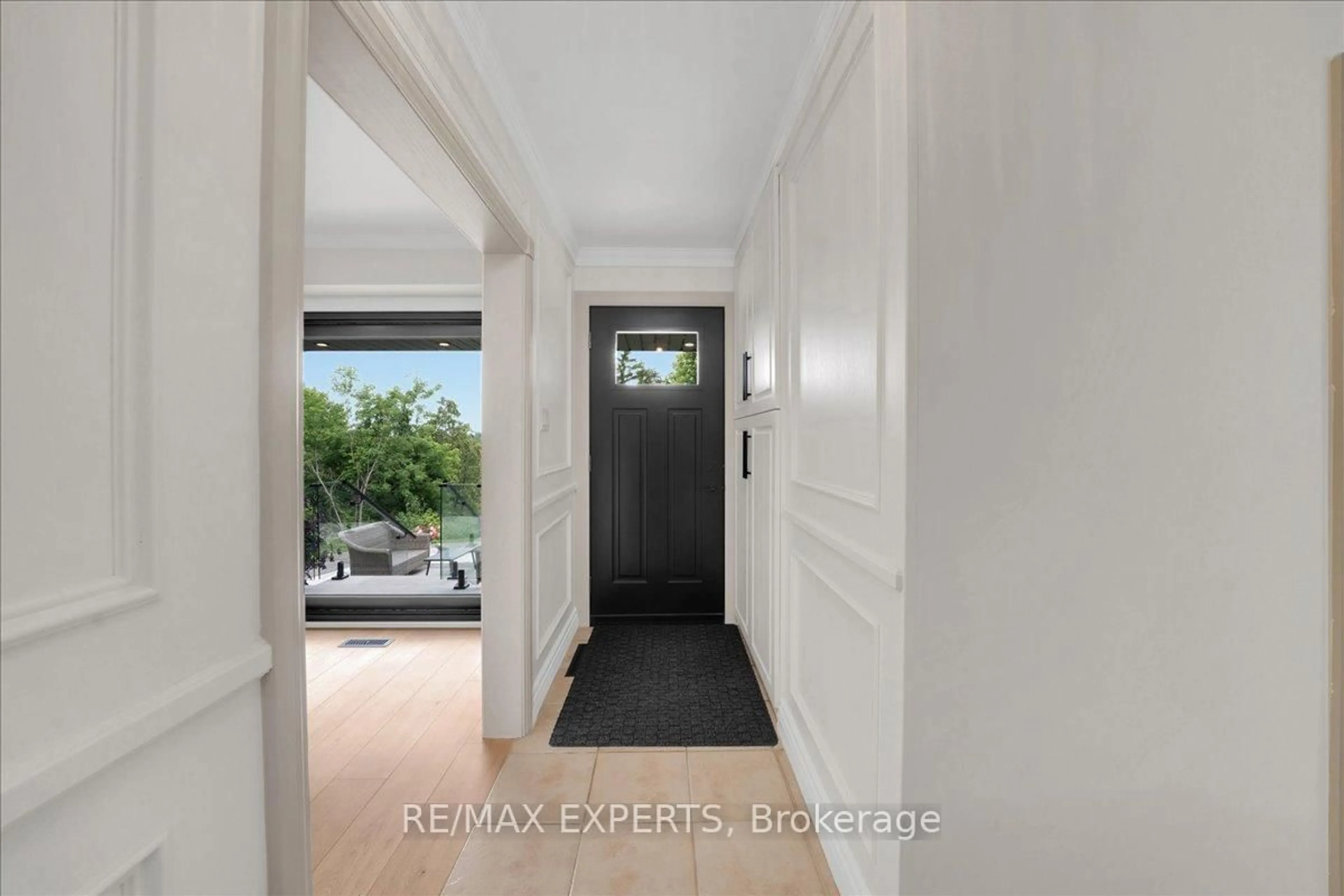 Indoor entryway for 525 King St, Caledon Ontario L7E 0V2