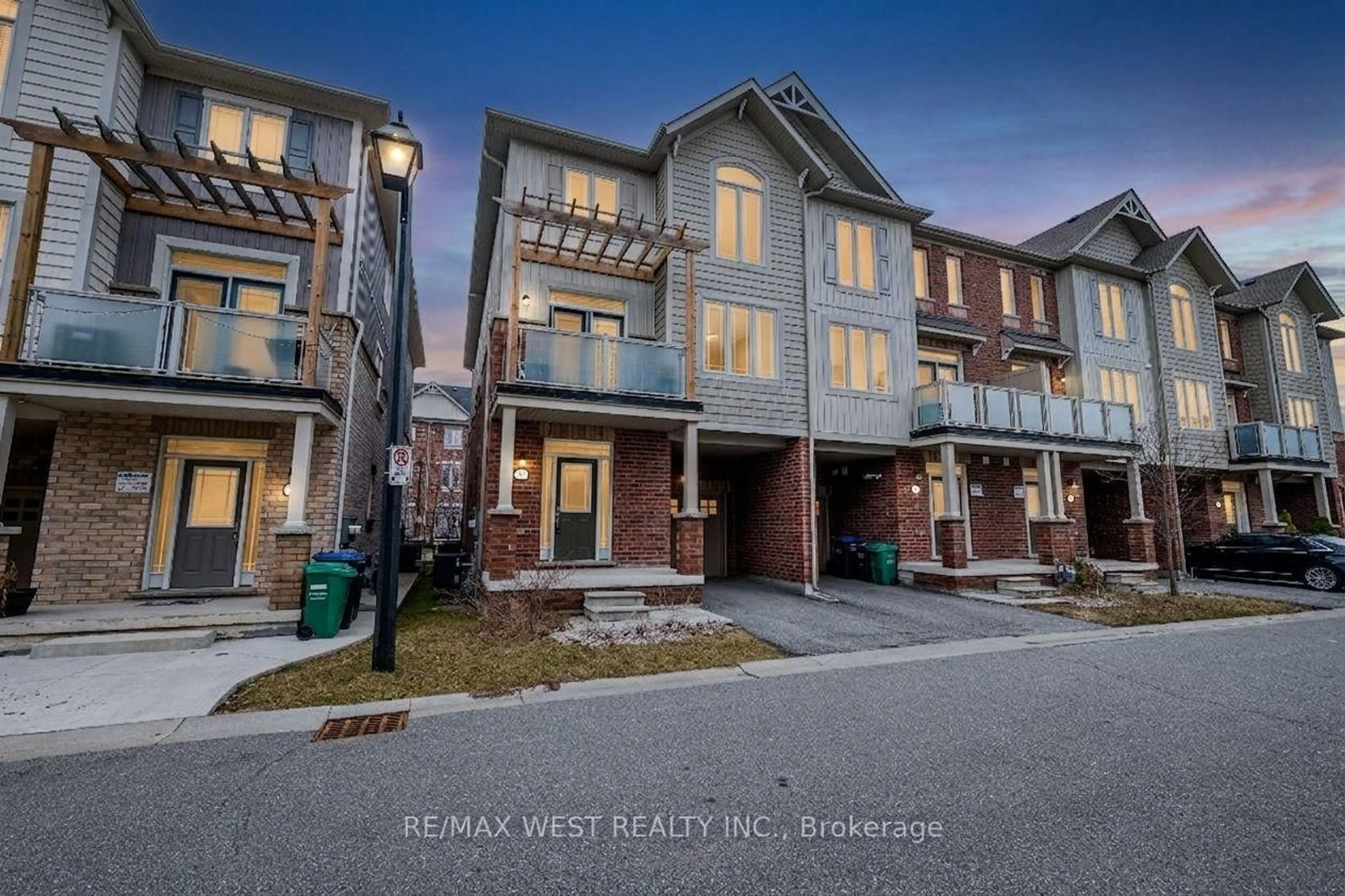 A pic from outside/outdoor area/front of a property/back of a property/a pic from drone, street for 9 Melbrit Lane, Caledon Ontario L7C 4C9