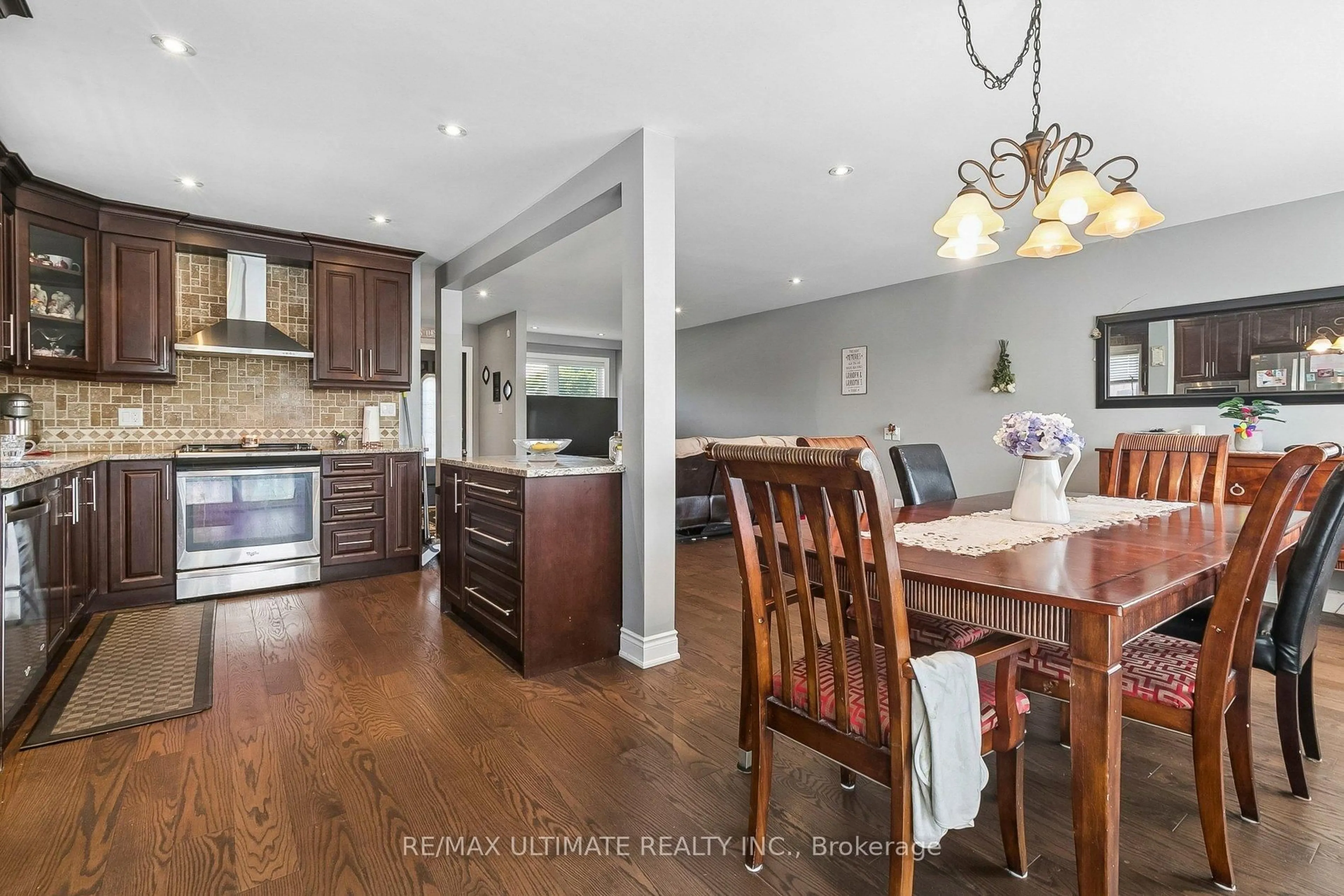 Open concept kitchen, unknown for 75 Giltspur Dr, Toronto Ontario M3L 1M4