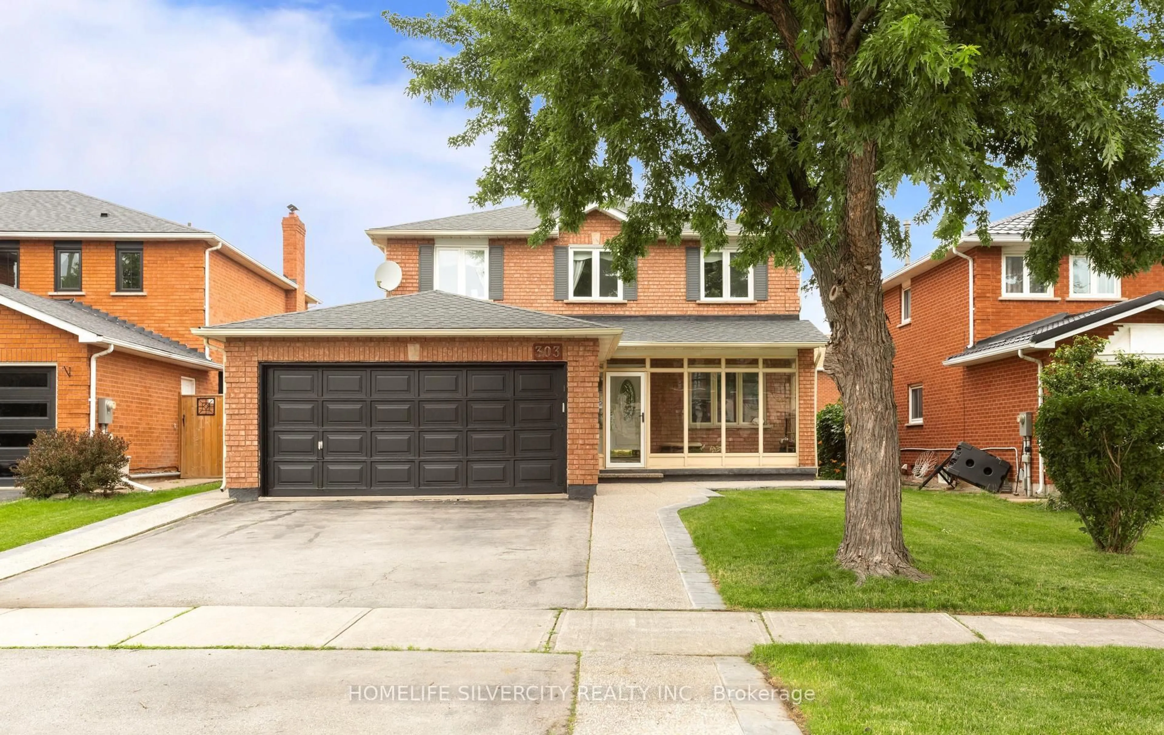 Home with brick exterior material, street for 303 Hickory Circ, Oakville Ontario L6H 4V3