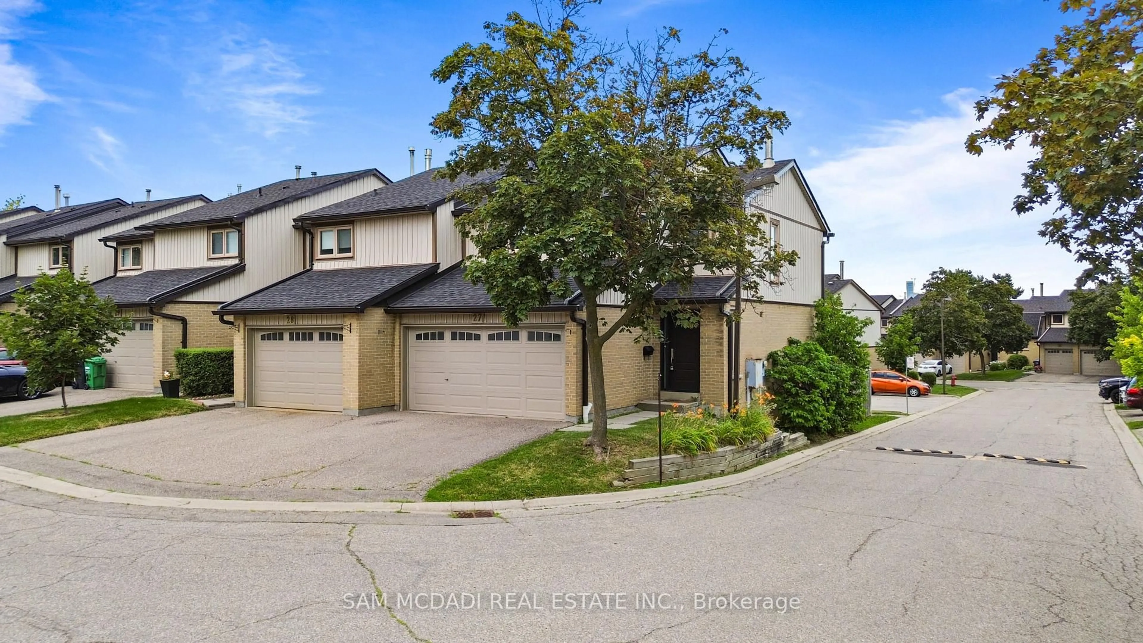 A pic from outside/outdoor area/front of a property/back of a property/a pic from drone, street for 3500 South Millway #27, Mississauga Ontario L5L 3T8