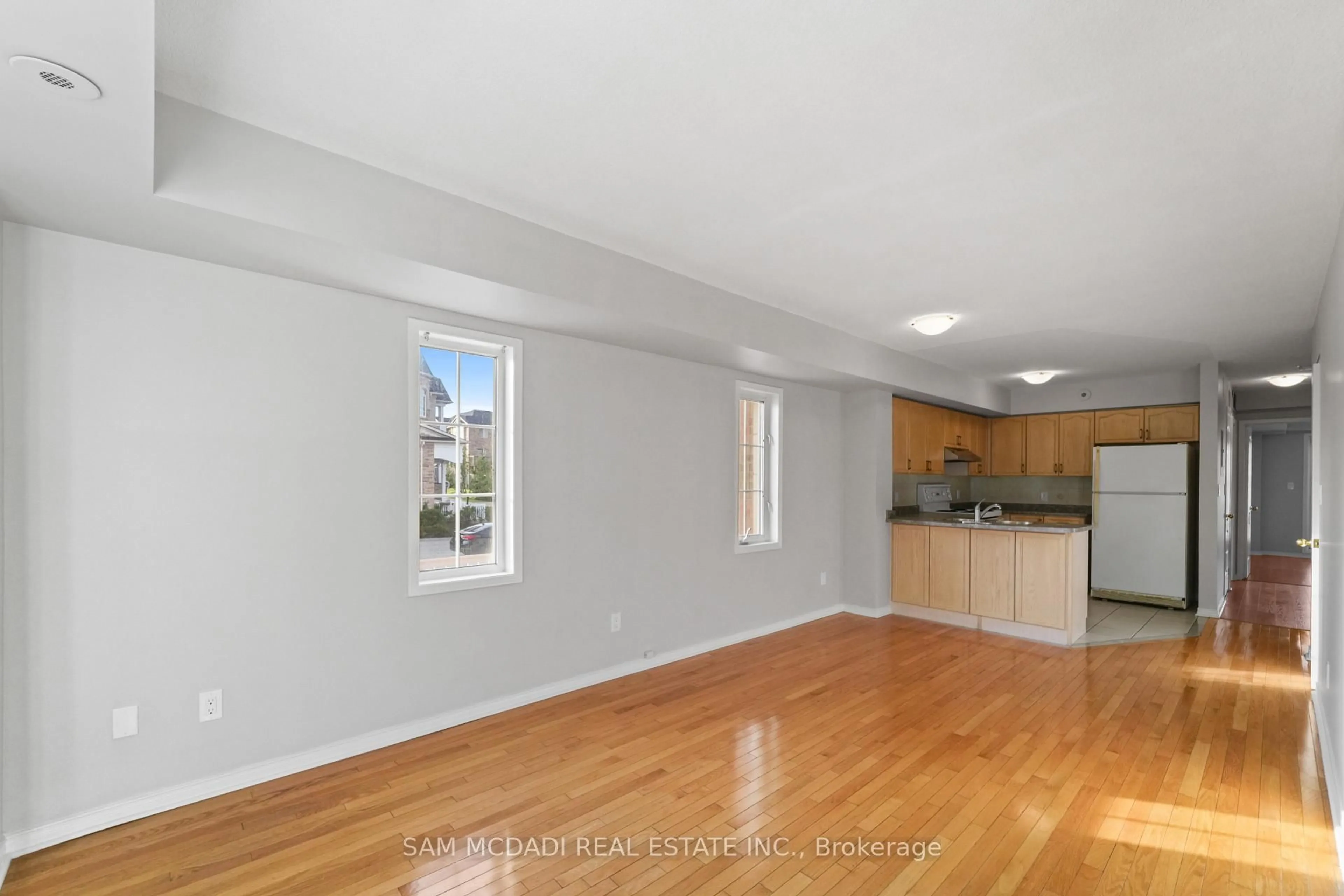 A pic of a room for 3055 Elmcreek Rd #22, Mississauga Ontario L5B 4J9