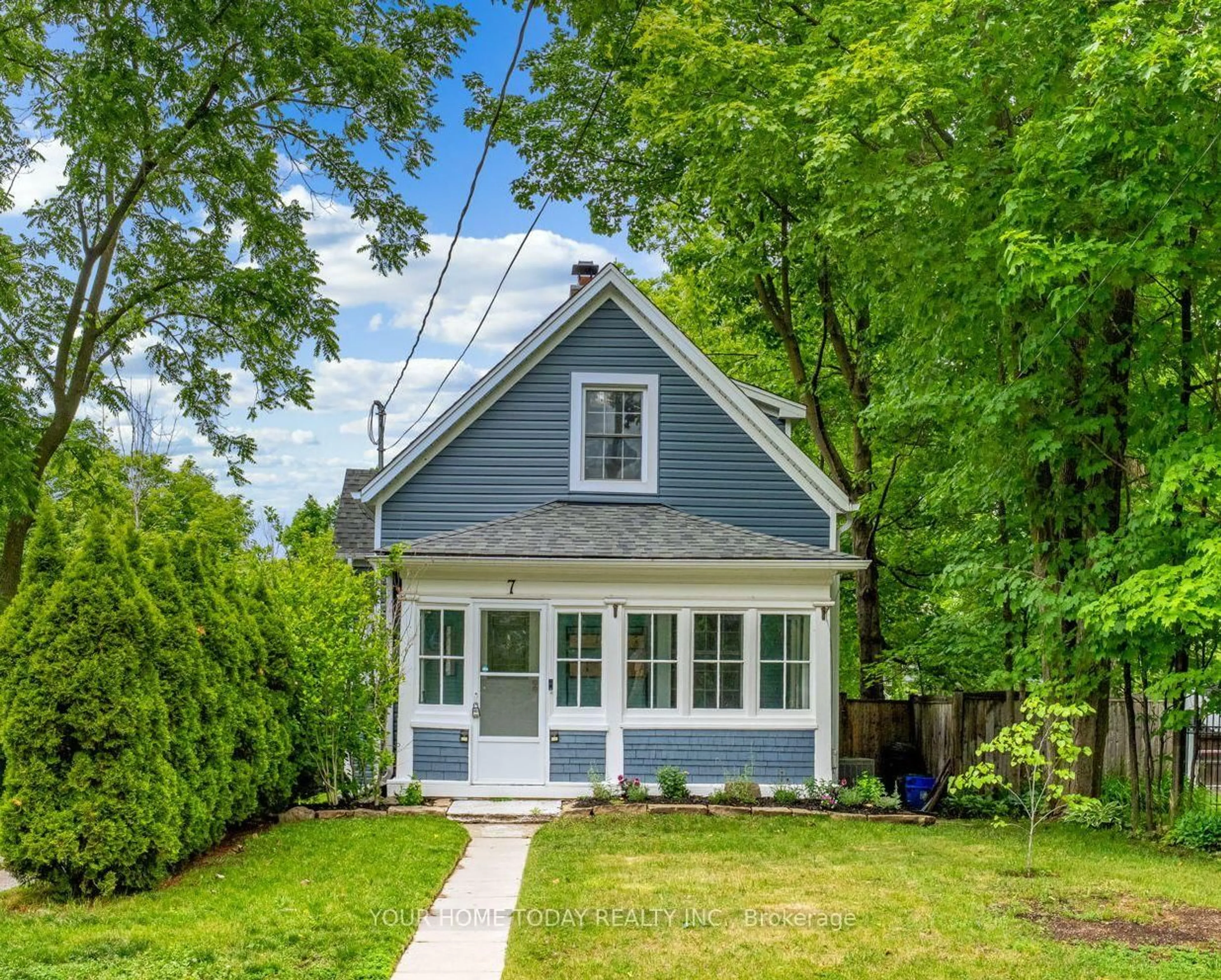 Home with vinyl exterior material, street for 7 Albert St, Halton Hills Ontario L7G 2A8