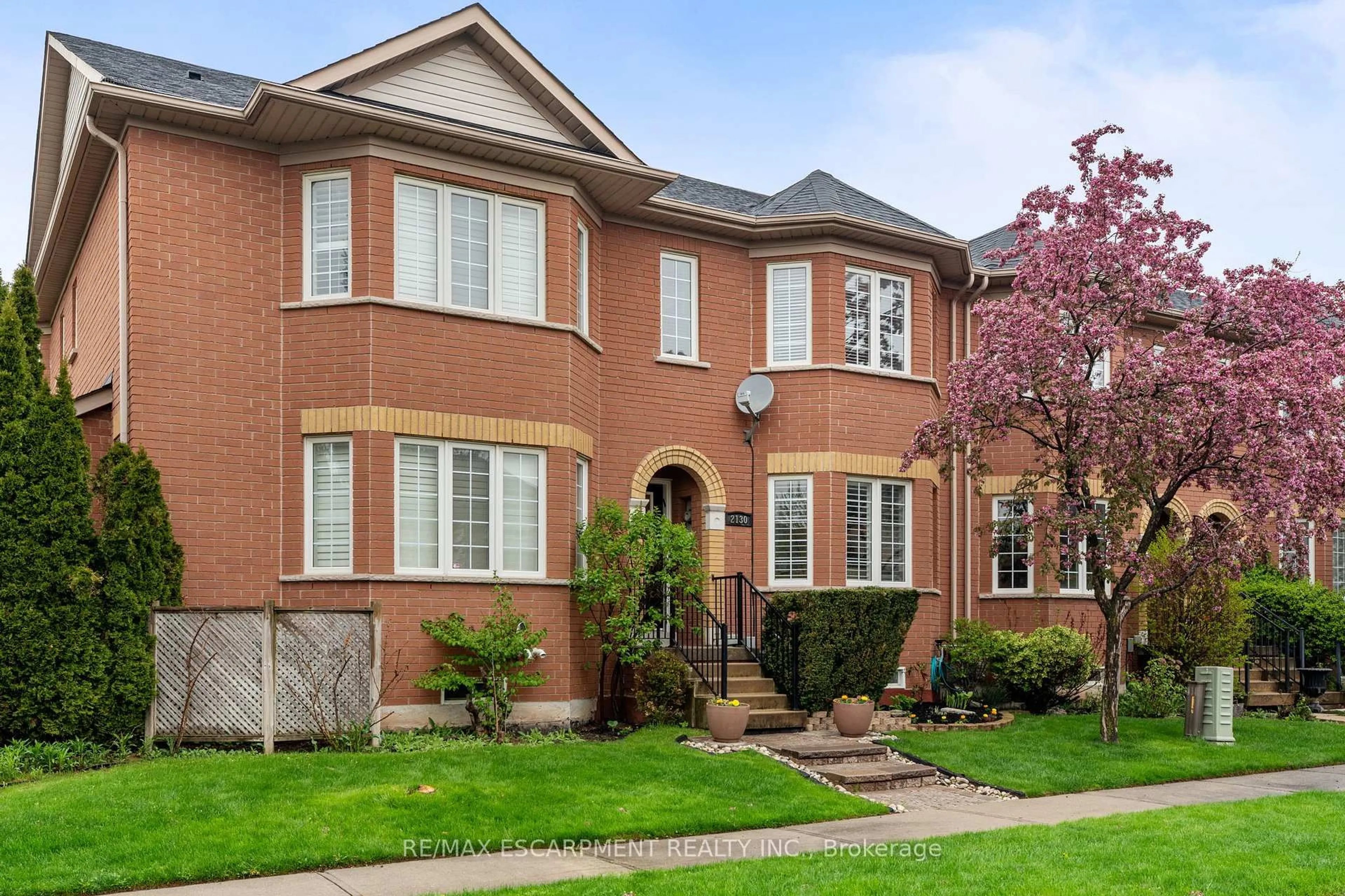 Home with brick exterior material, street for 2130 Forest Gate Park, Oakville Ontario L6M 4B4