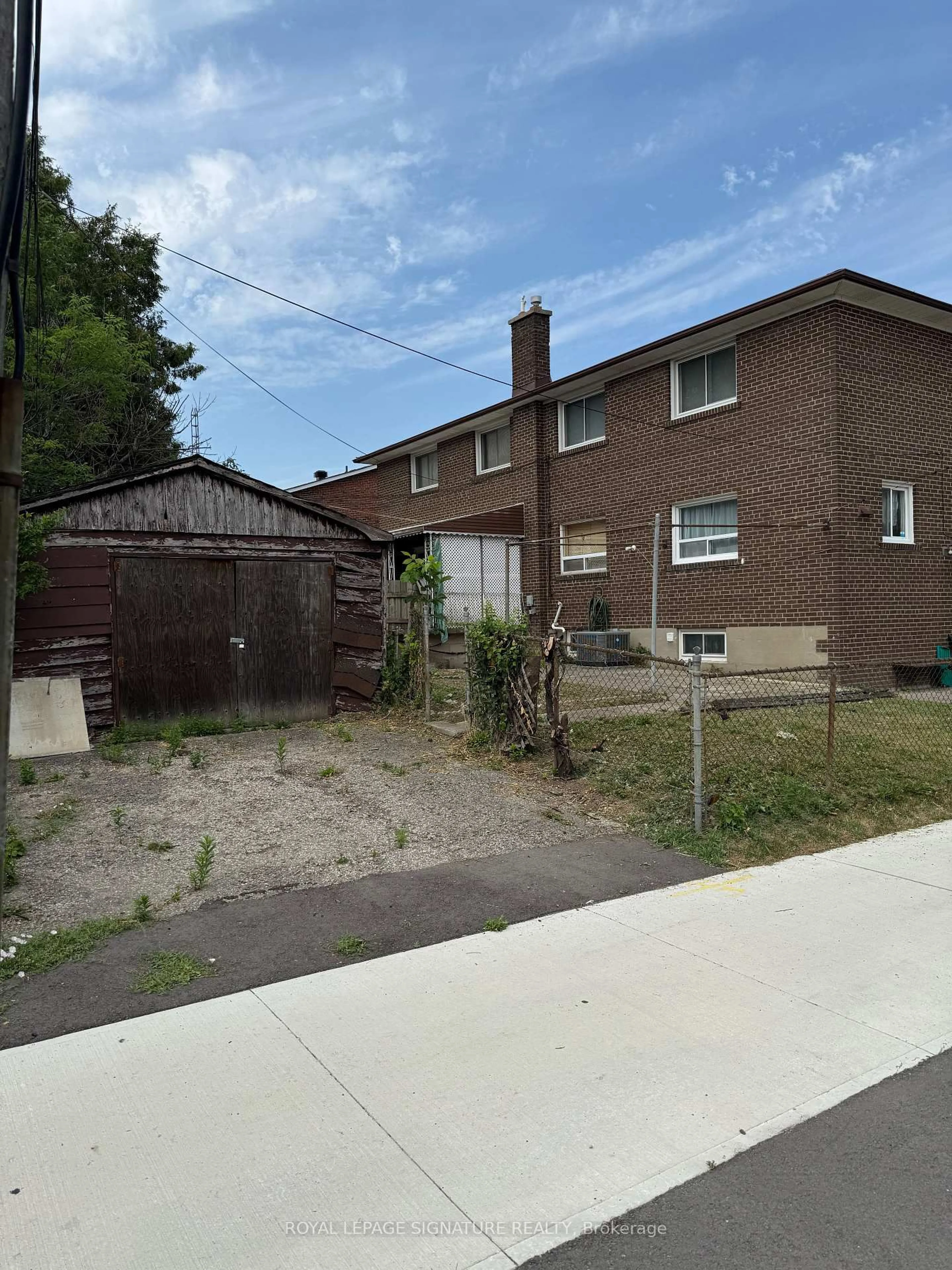 A pic from outside/outdoor area/front of a property/back of a property/a pic from drone, street for 67 Stilecroft Dr, Toronto Ontario M3J 1A8