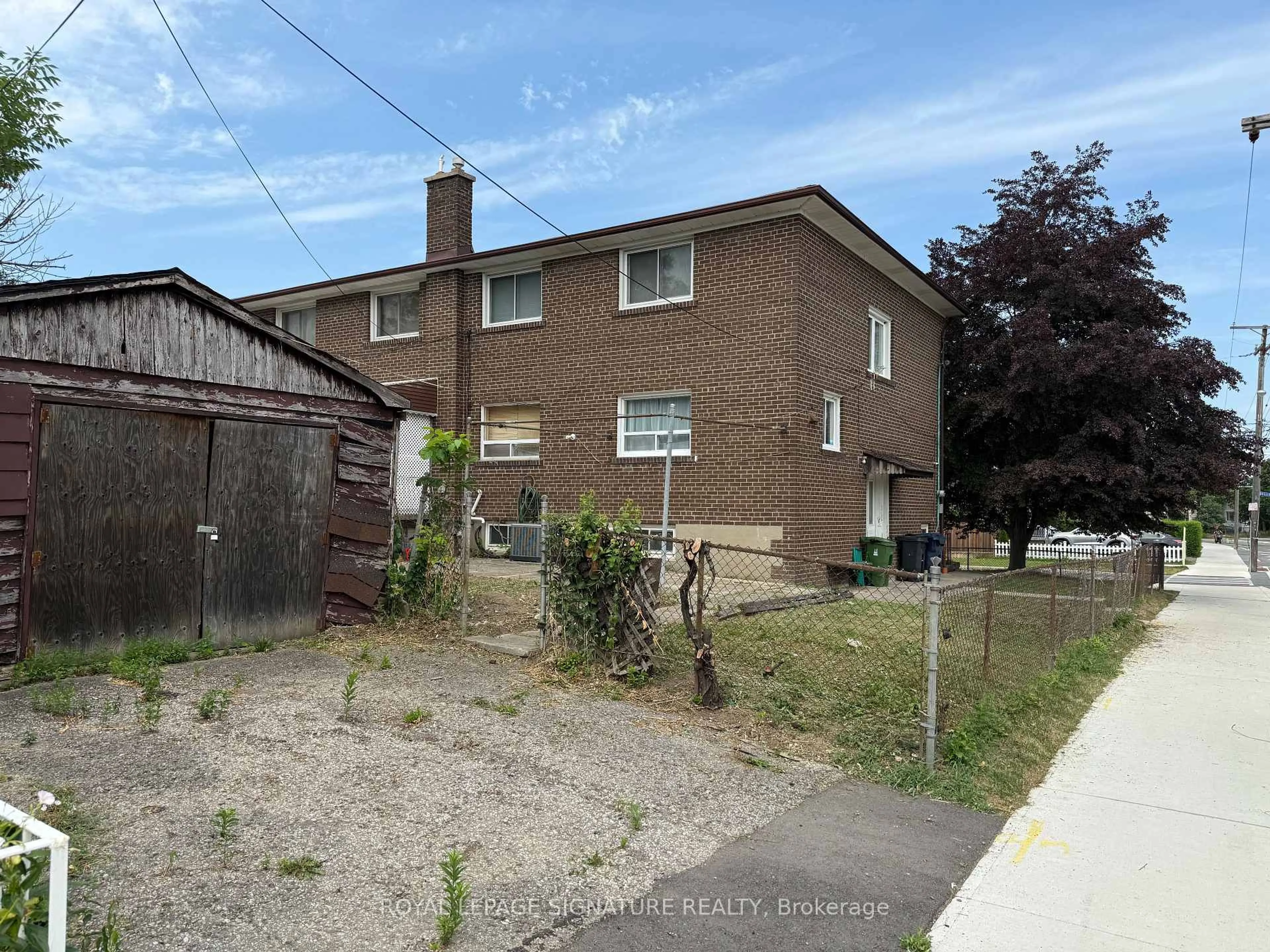 A pic from outside/outdoor area/front of a property/back of a property/a pic from drone, street for 67 Stilecroft Dr, Toronto Ontario M3J 1A8