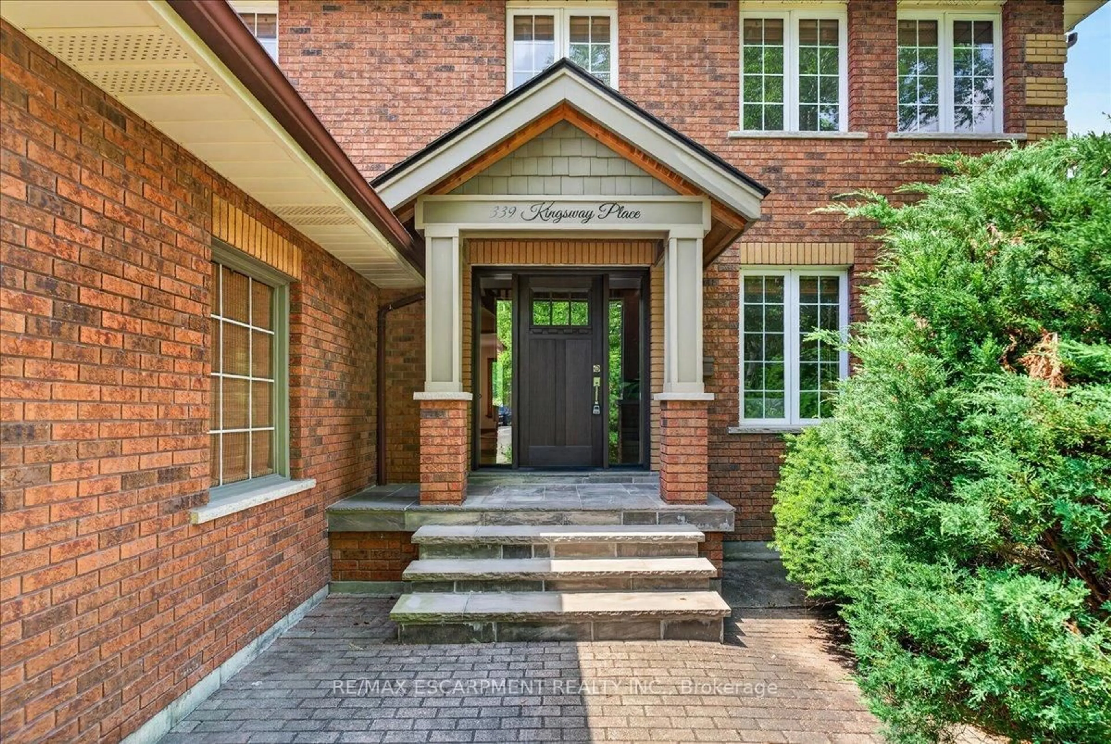Home with brick exterior material, street for 339 Kingsway Pl, Milton Ontario L9T 4C8