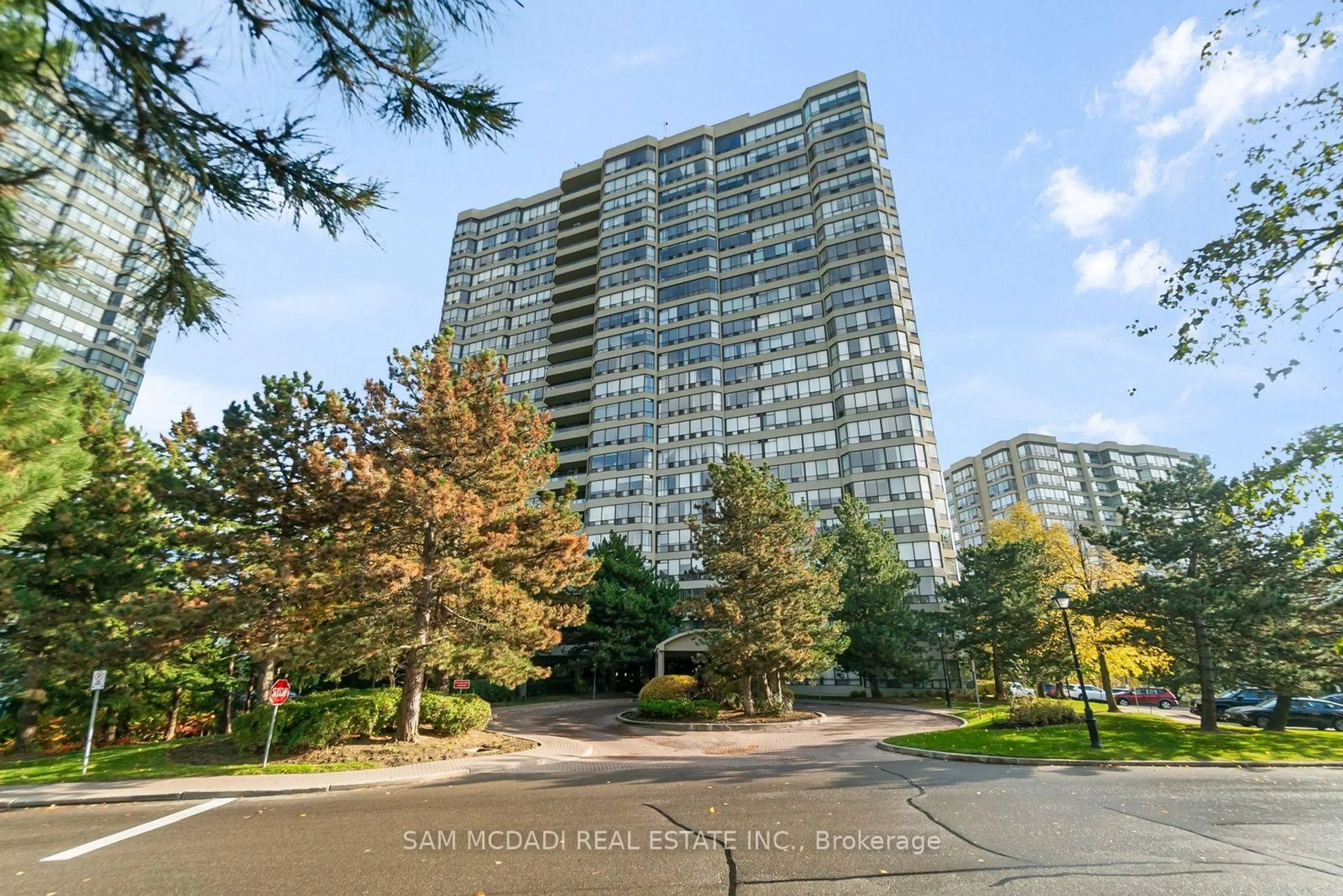 A pic from outside/outdoor area/front of a property/back of a property/a pic from drone, unknown for 24 Hanover Rd #2205, Brampton Ontario L6S 5K8