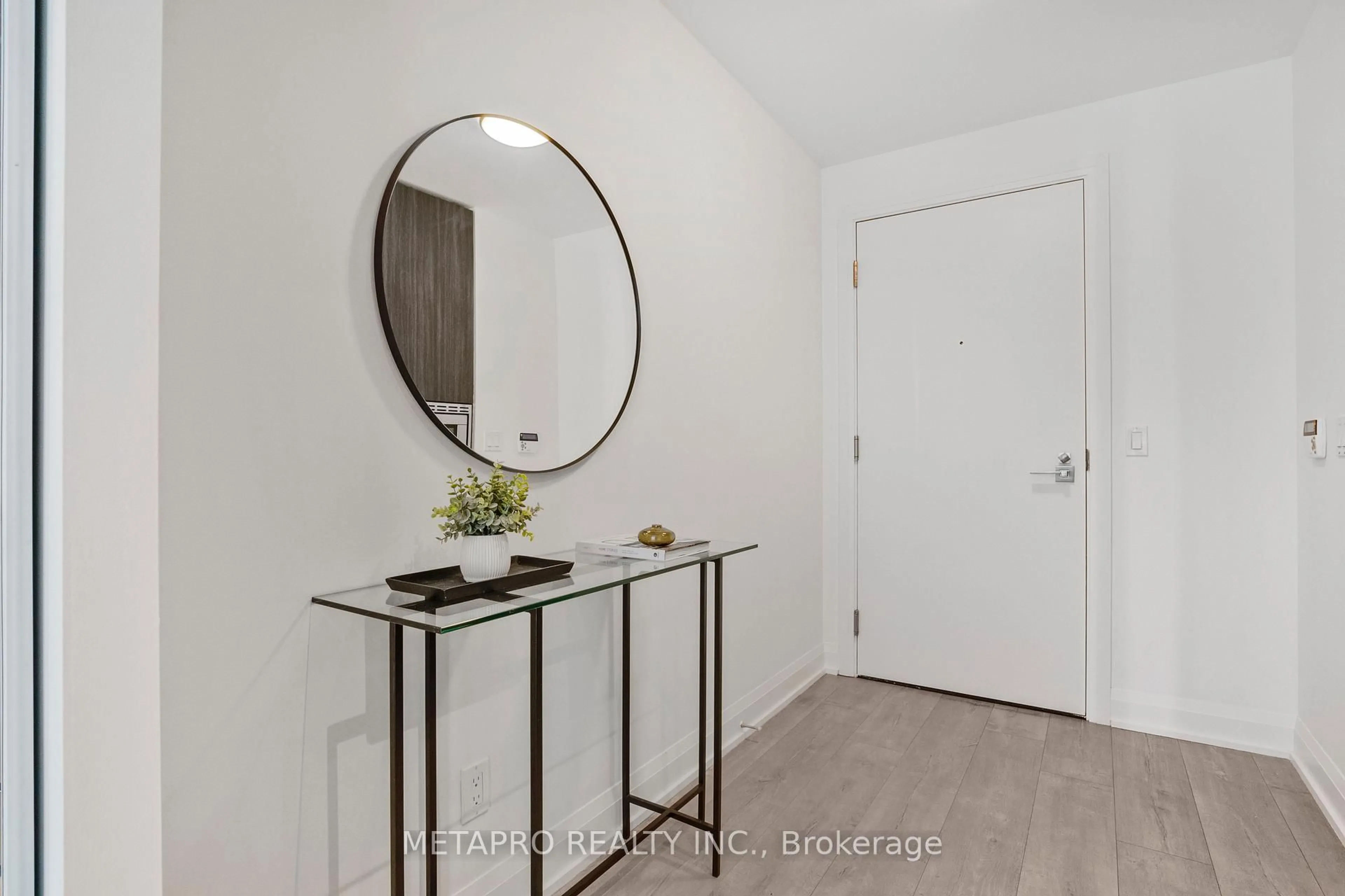 Indoor entryway for 110 Marine Parade Dr #809, Toronto Ontario M8V 0A3