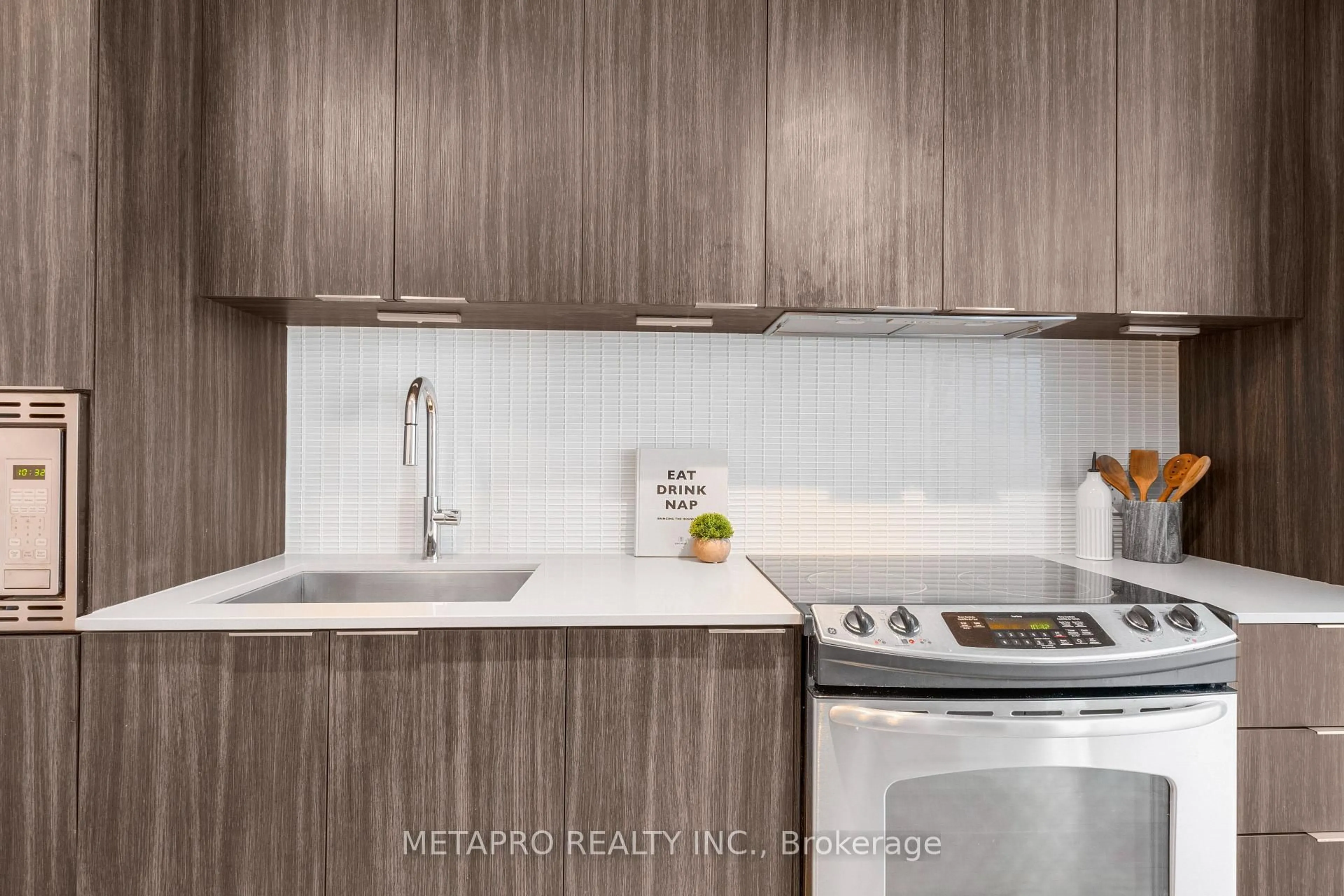 Standard kitchen, unknown for 110 Marine Parade Dr #809, Toronto Ontario M8V 0A3