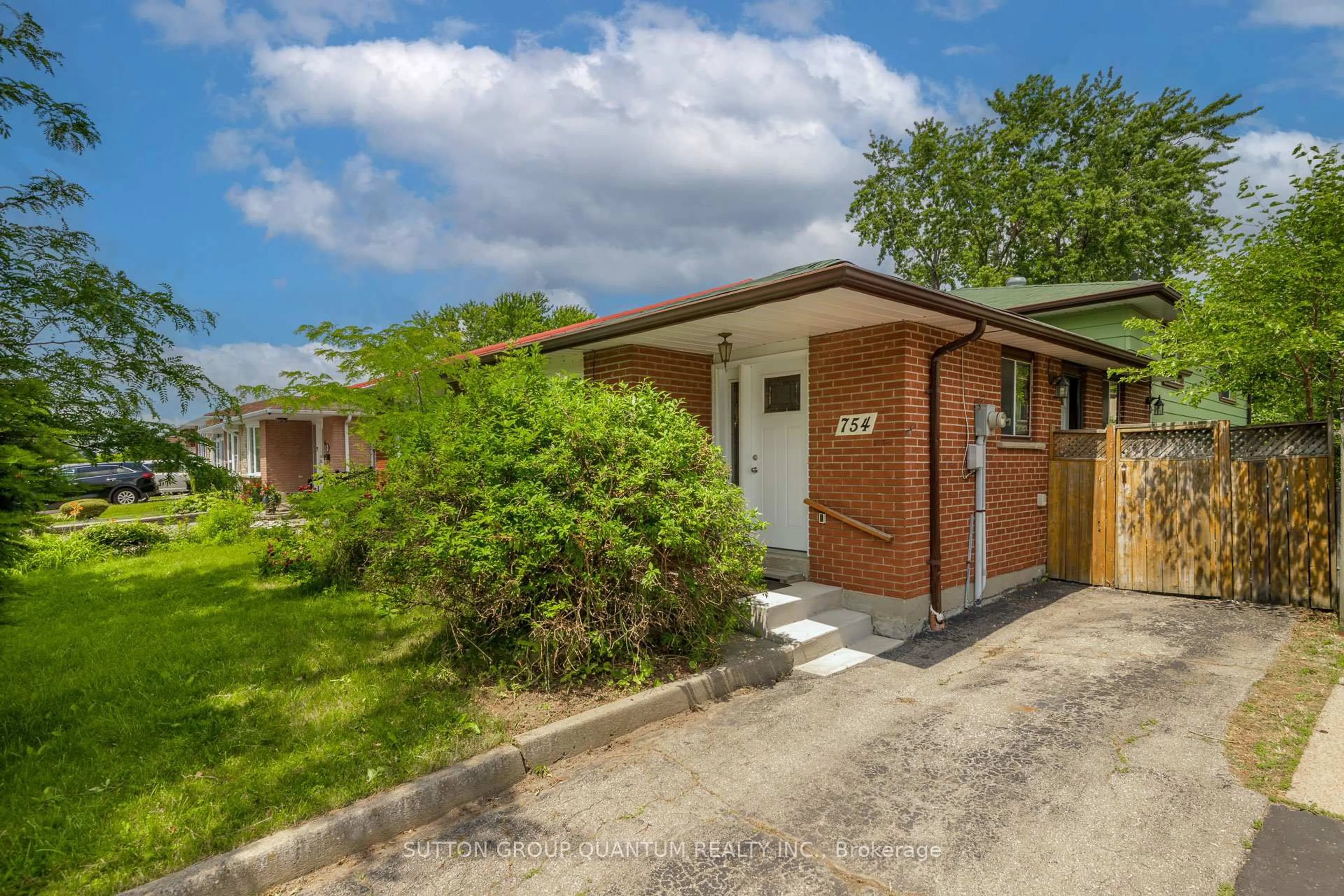 Unknown for 754 Eaglemount Cres, Mississauga Ontario L5C 1N9