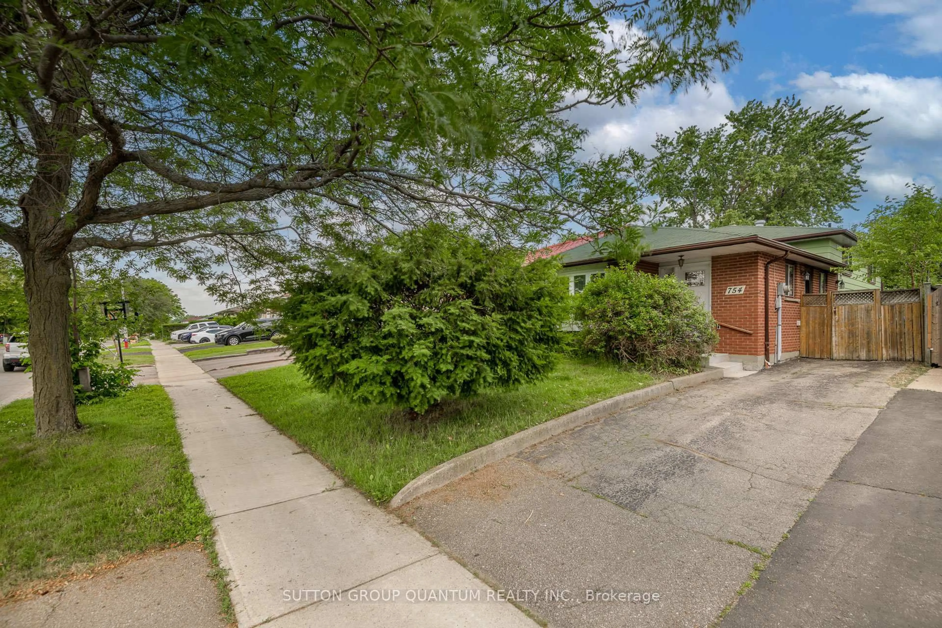 Unknown for 754 Eaglemount Cres, Mississauga Ontario L5C 1N9