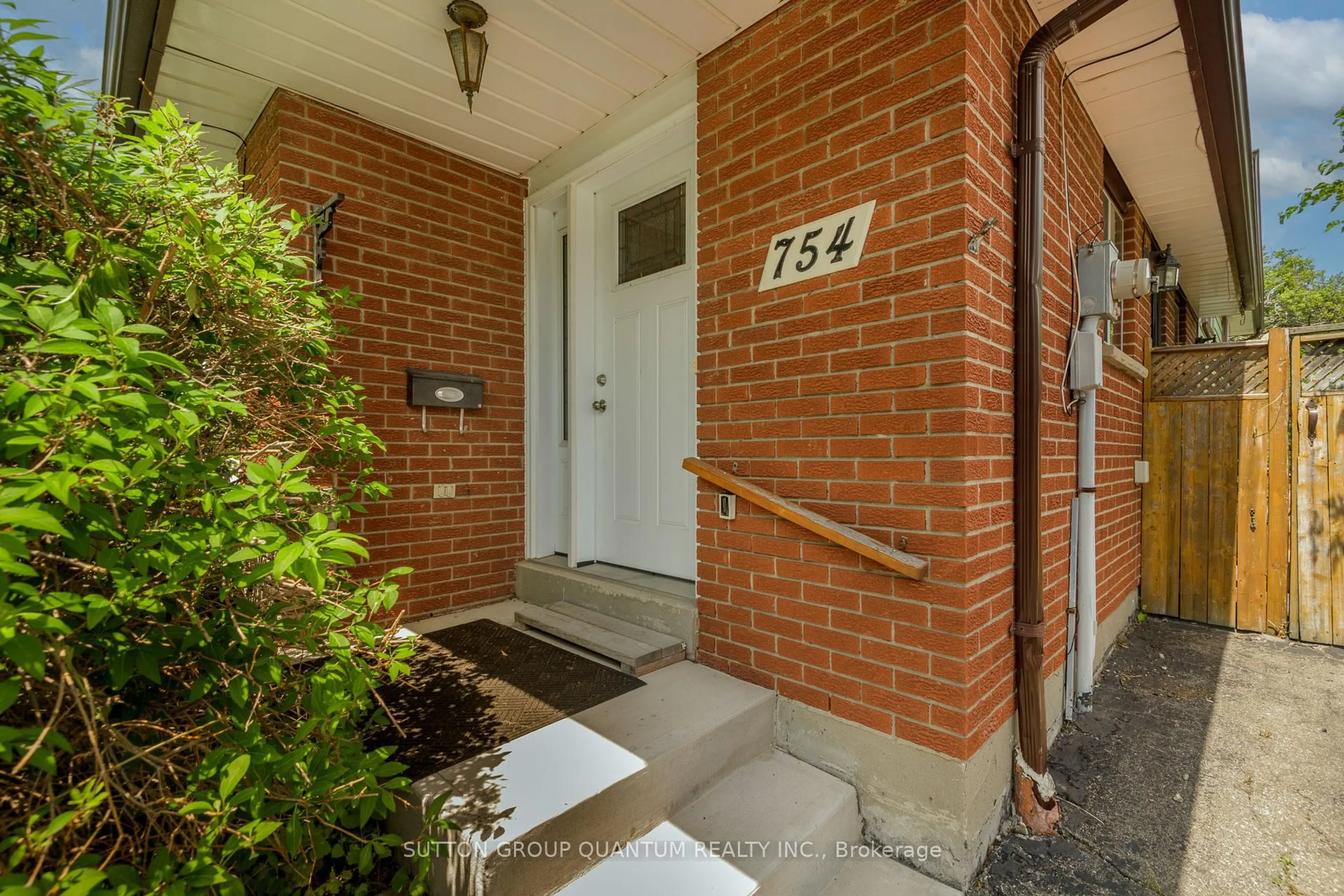 Unknown for 754 Eaglemount Cres, Mississauga Ontario L5C 1N9