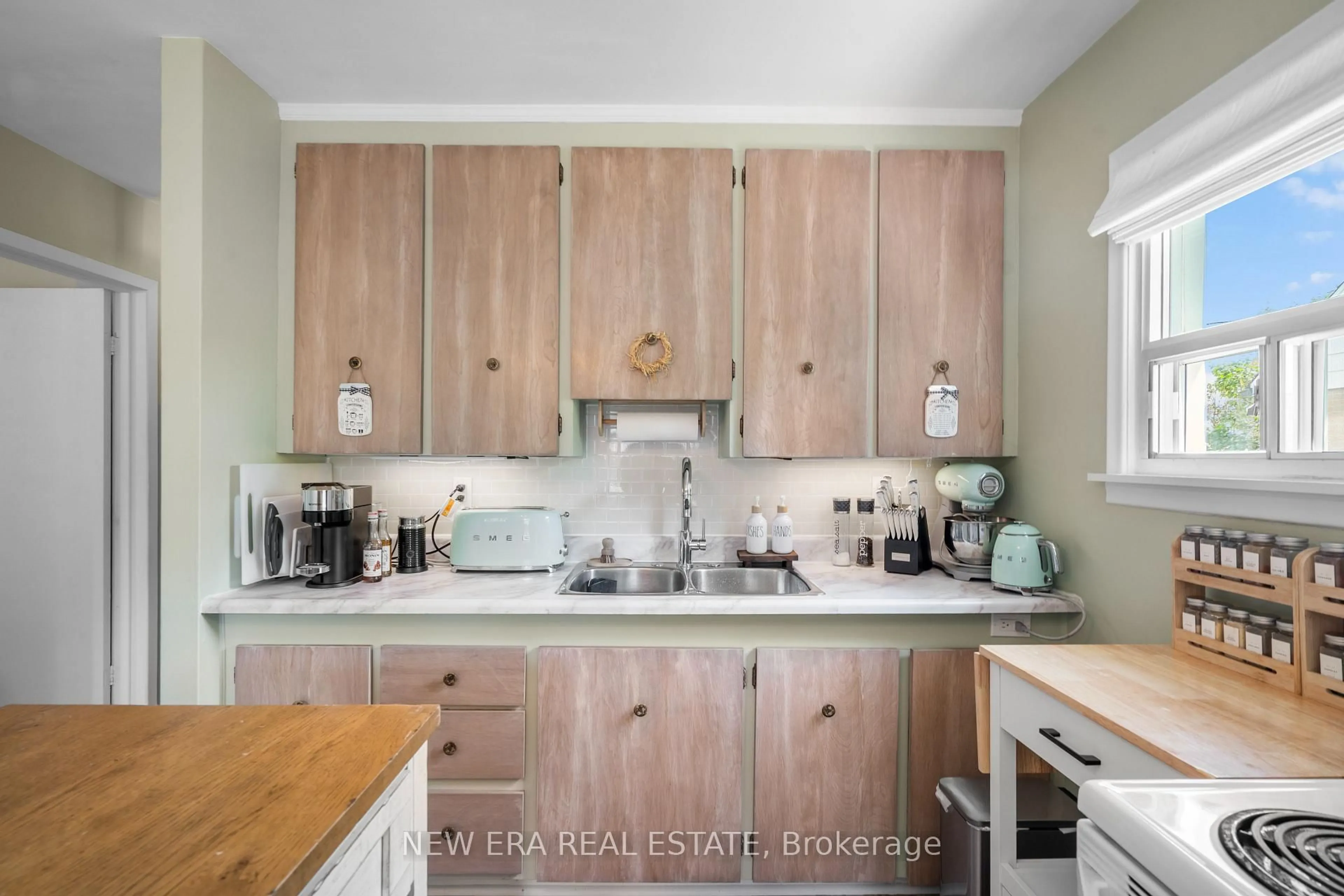 Standard kitchen, wood/laminate floor for 91 Hadrian Dr, Toronto Ontario M9W 1V7